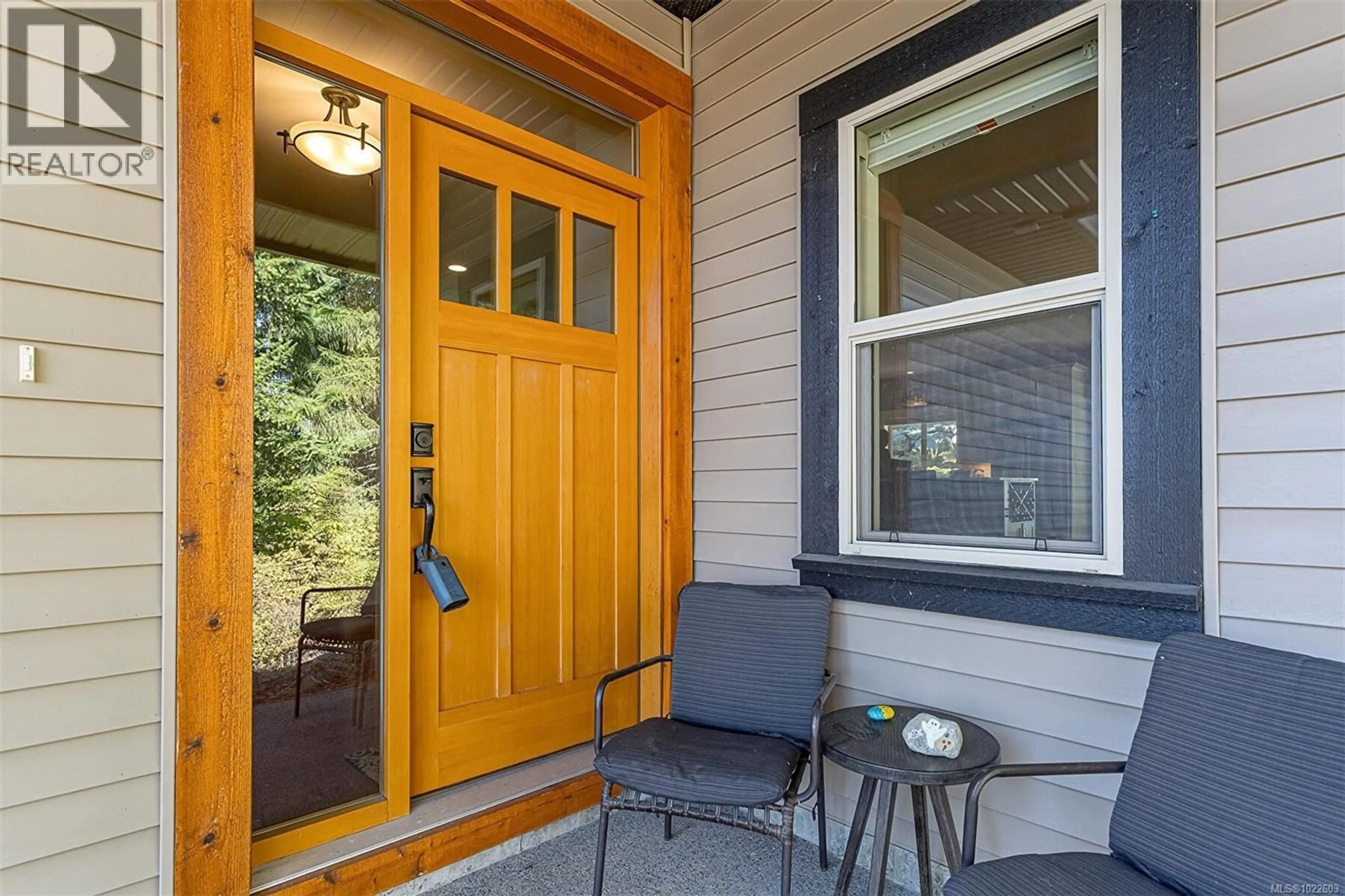 Indoor entryway for 101 ROYAL OAK PLACE, Nanaimo British Columbia V9R6V4