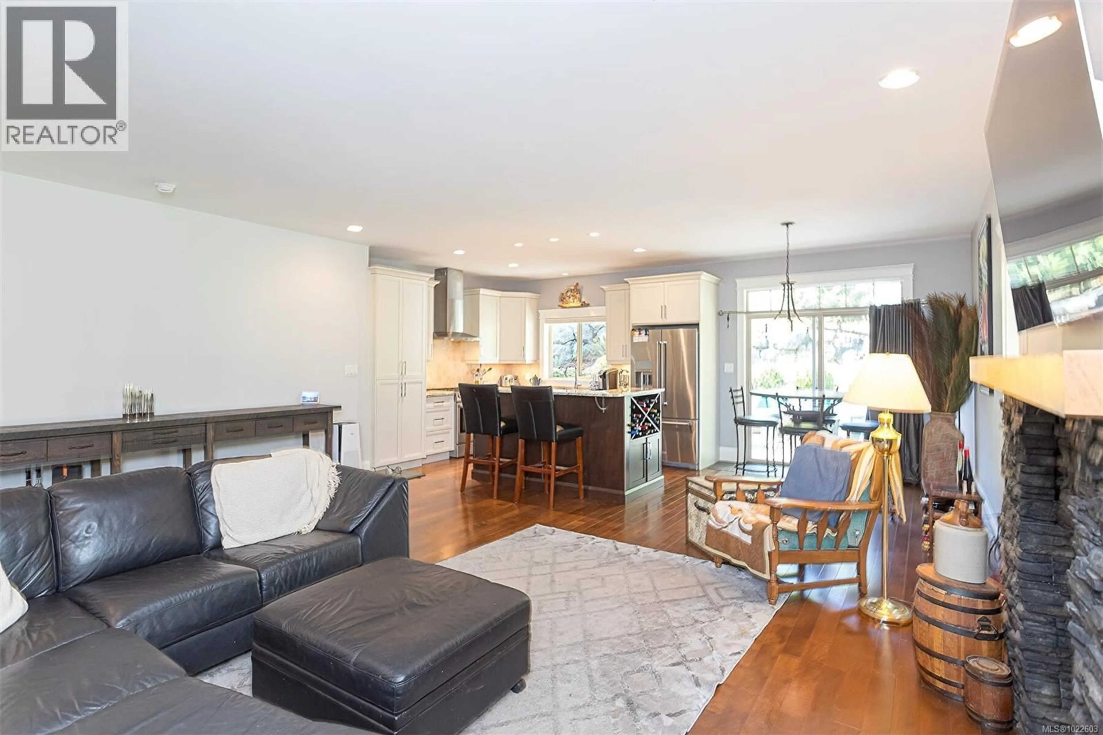 Open concept kitchen, wood/laminate floor for 101 ROYAL OAK PLACE, Nanaimo British Columbia V9R6V4