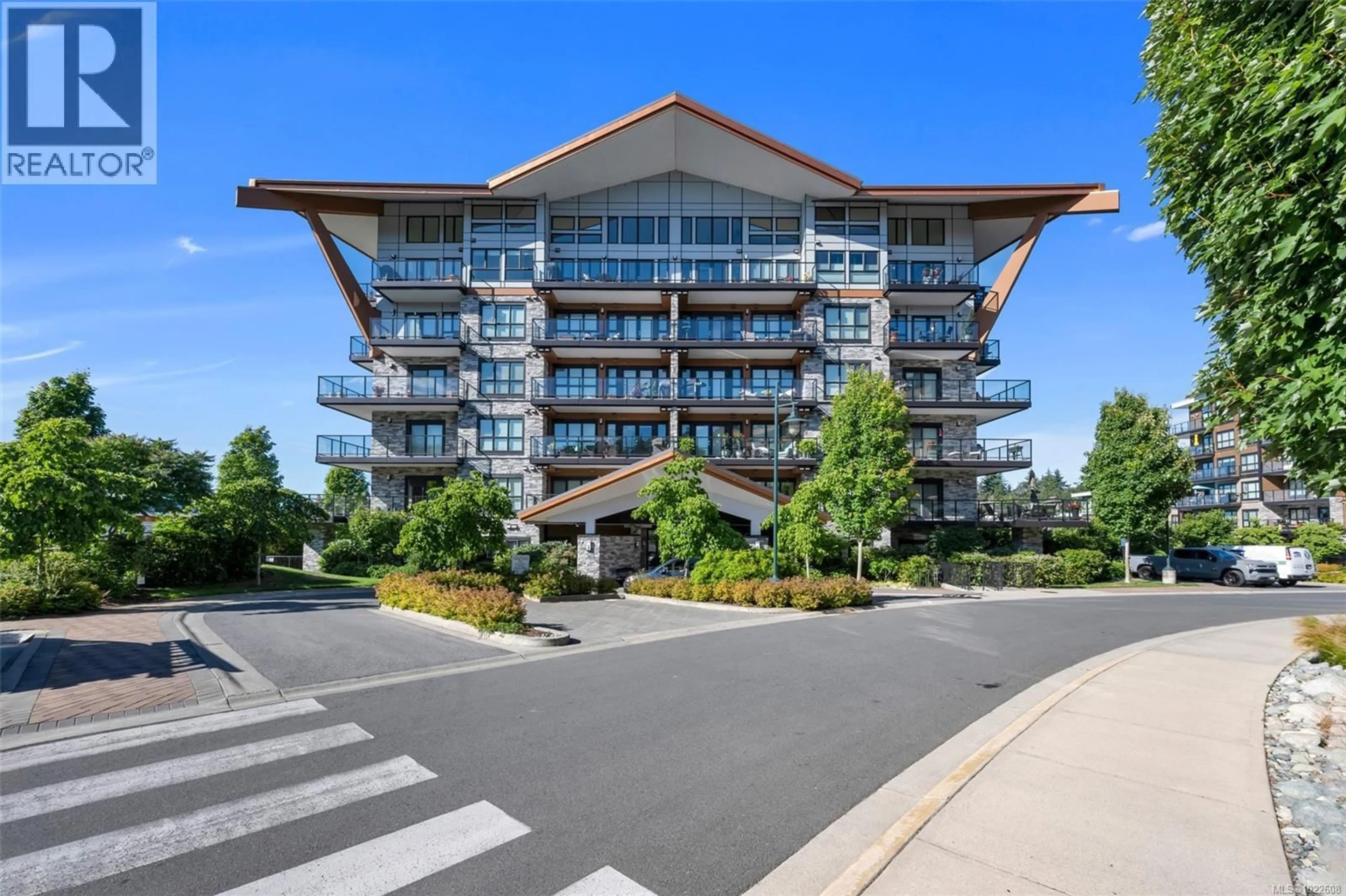 Indoor foyer for 201 - 747 TRAVINO LANE, Saanich British Columbia V8Z0E4