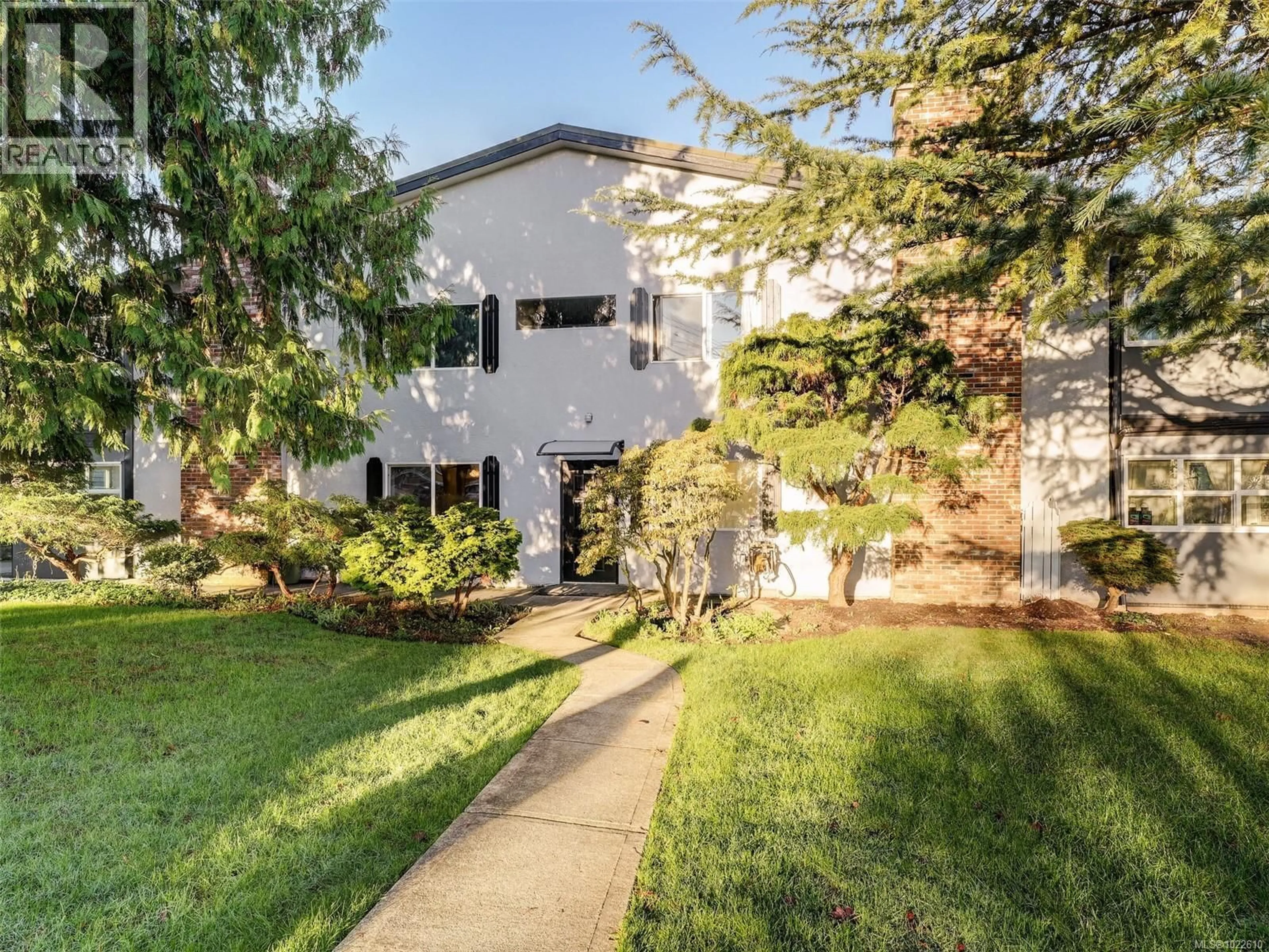 A pic from outside/outdoor area/front of a property/back of a property/a pic from drone, street for 101 - 3244 SEATON STREET, Saanich British Columbia V8Z3V7