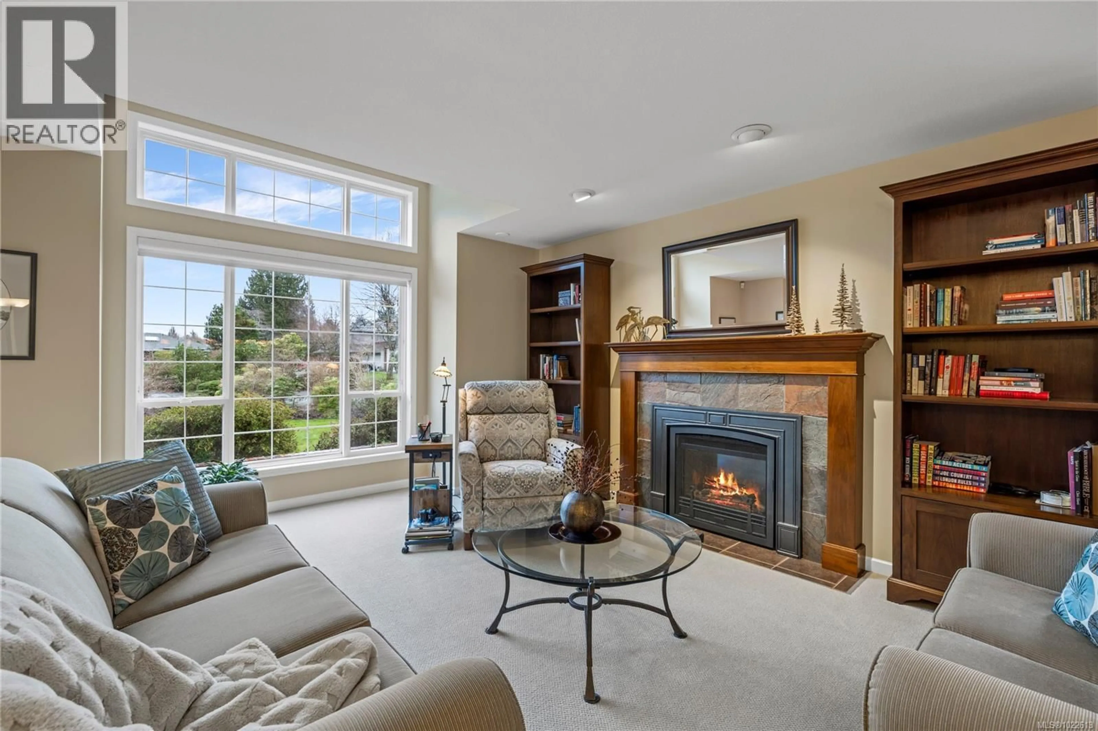 Living room with furniture, unknown for 559 JUNIPER DRIVE, Qualicum Beach British Columbia V9K2J2