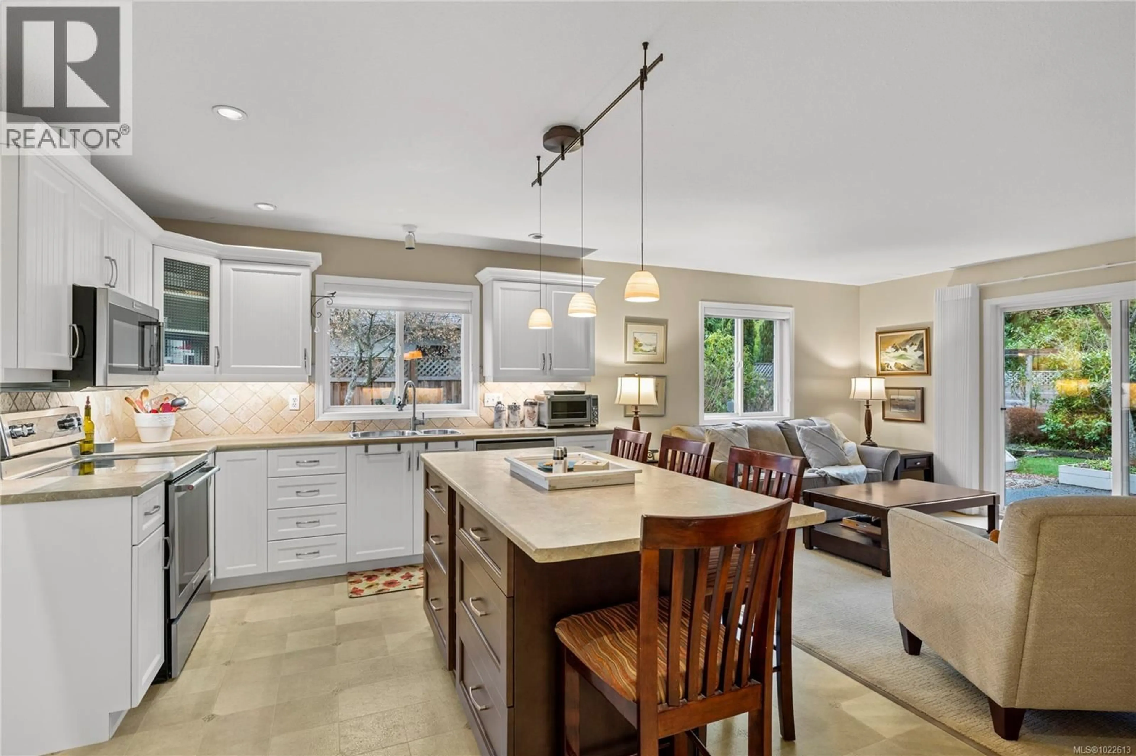 Open concept kitchen, ceramic/tile floor for 559 JUNIPER DRIVE, Qualicum Beach British Columbia V9K2J2