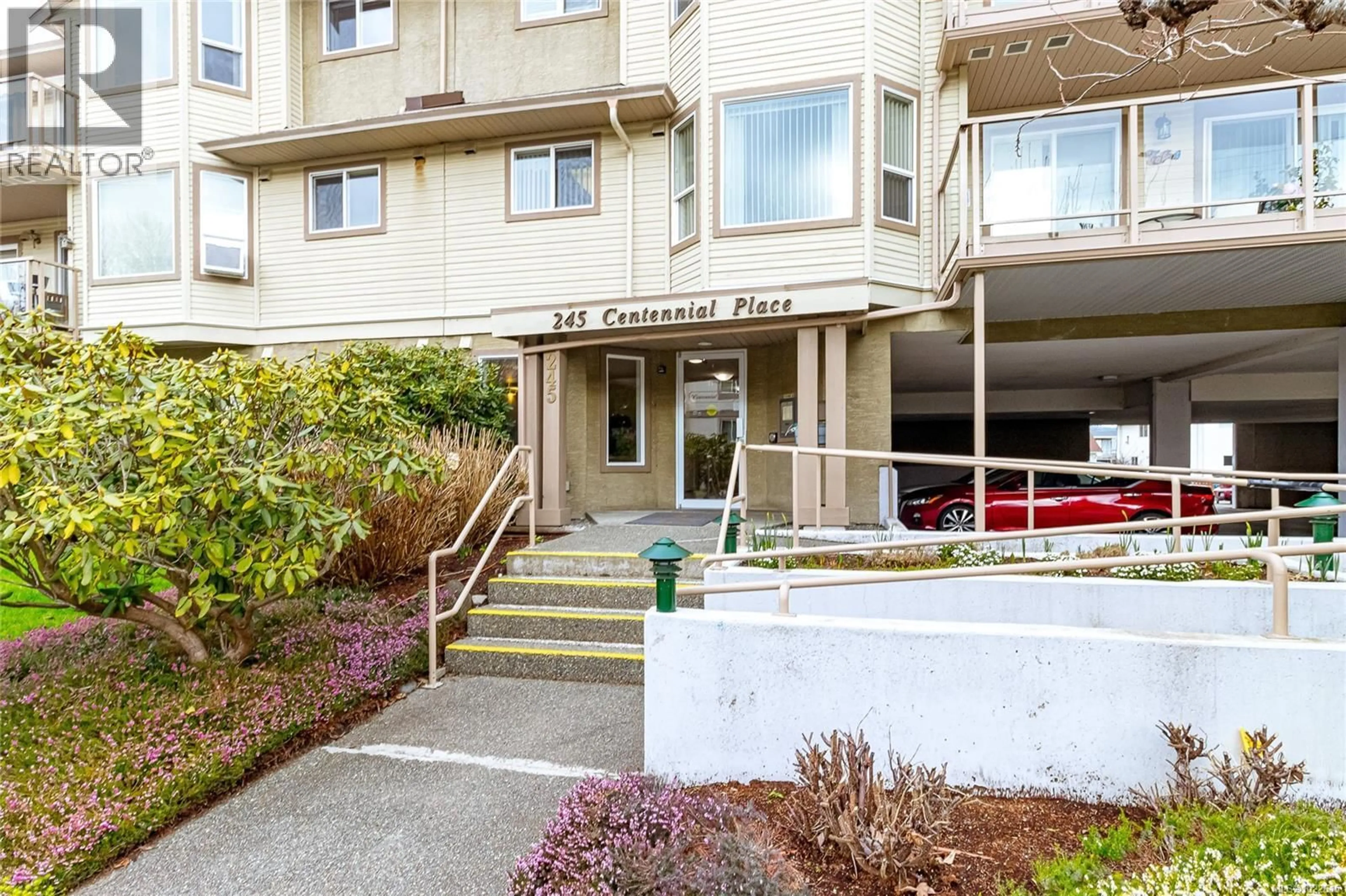 Indoor foyer for 303 - 245 FIRST STREET, Duncan British Columbia V9L1R3