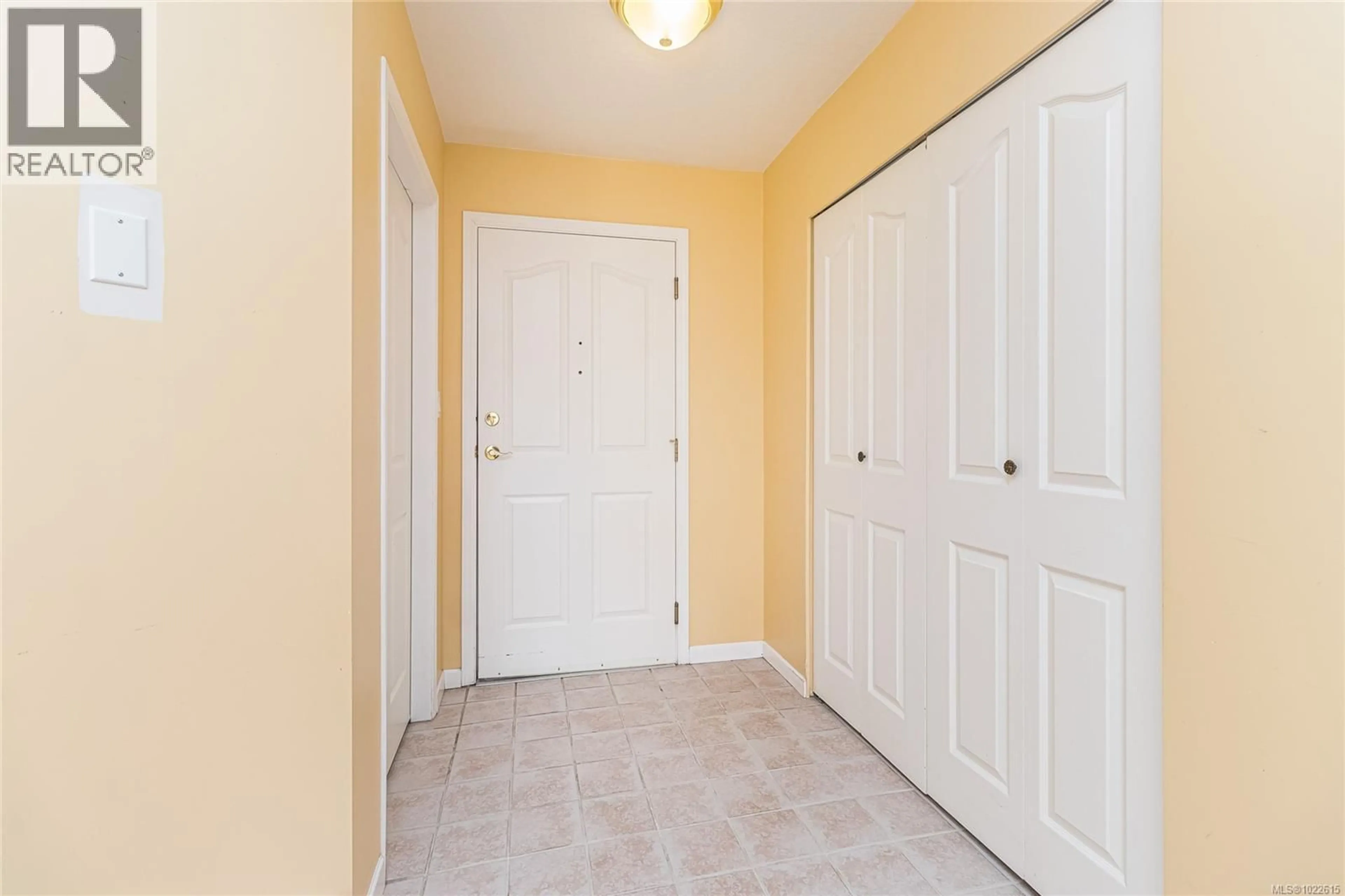 Indoor entryway for 303 - 245 FIRST STREET, Duncan British Columbia V9L1R3