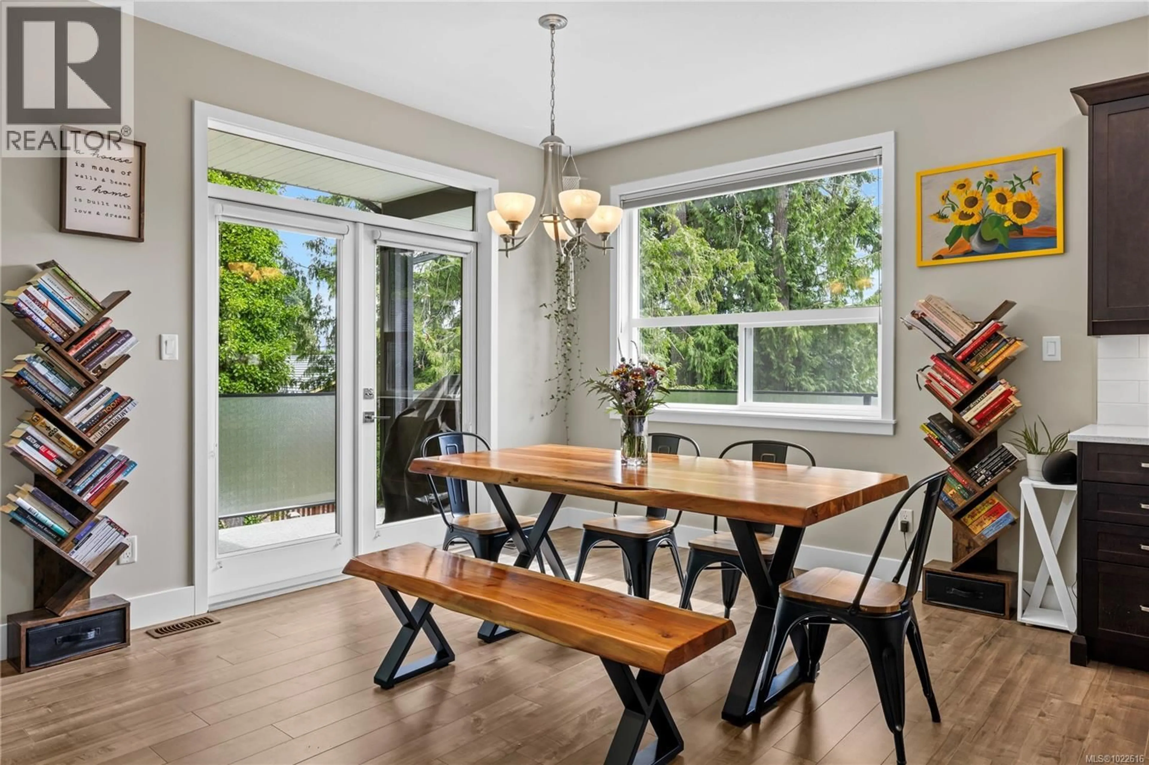 Dining room, wood/laminate floor for 838 STIRLING DRIVE, Ladysmith British Columbia V9G0B5