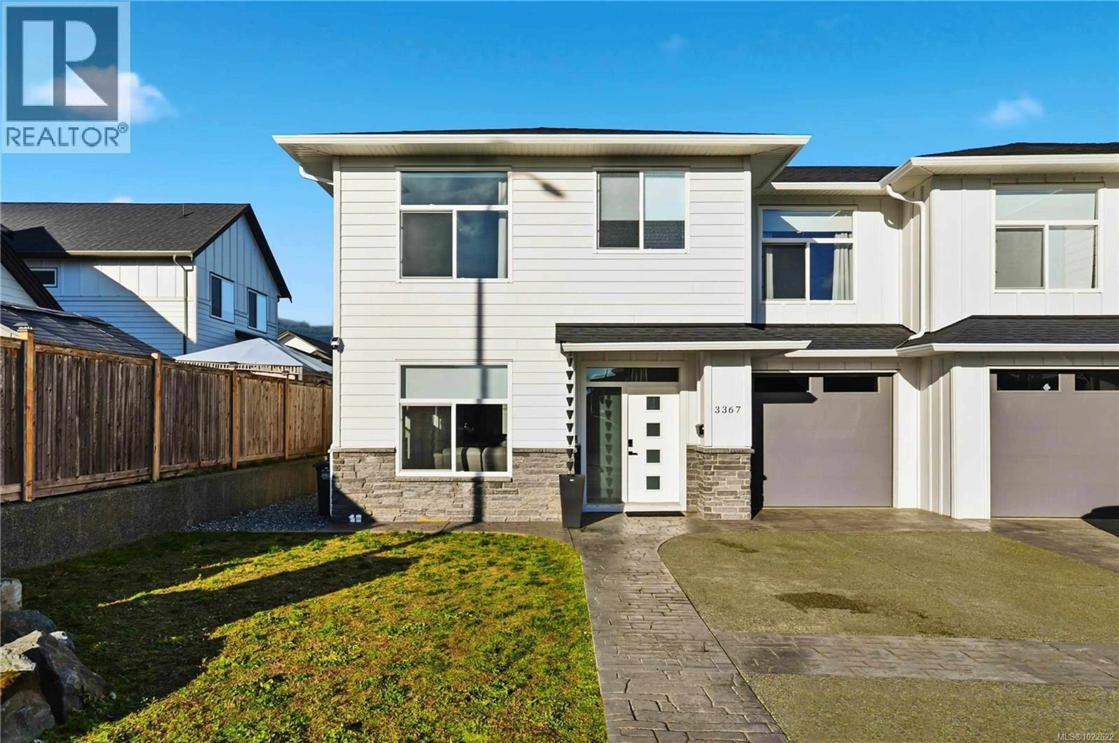 Home with vinyl exterior material, street for 3367 SKINNER ROAD, Duncan British Columbia V9L4V4