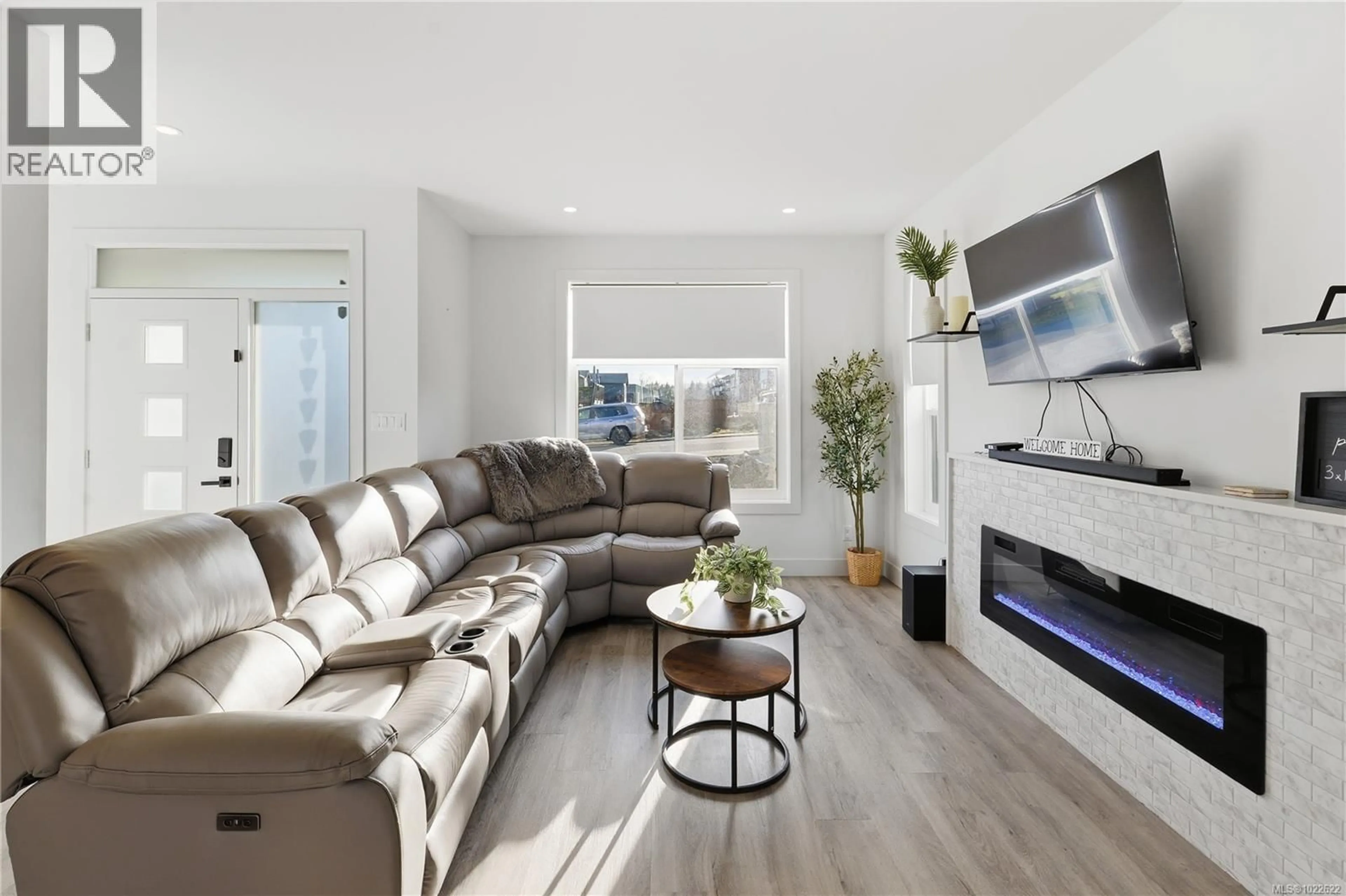 Living room with furniture, unknown for 3367 SKINNER ROAD, Duncan British Columbia V9L4V4