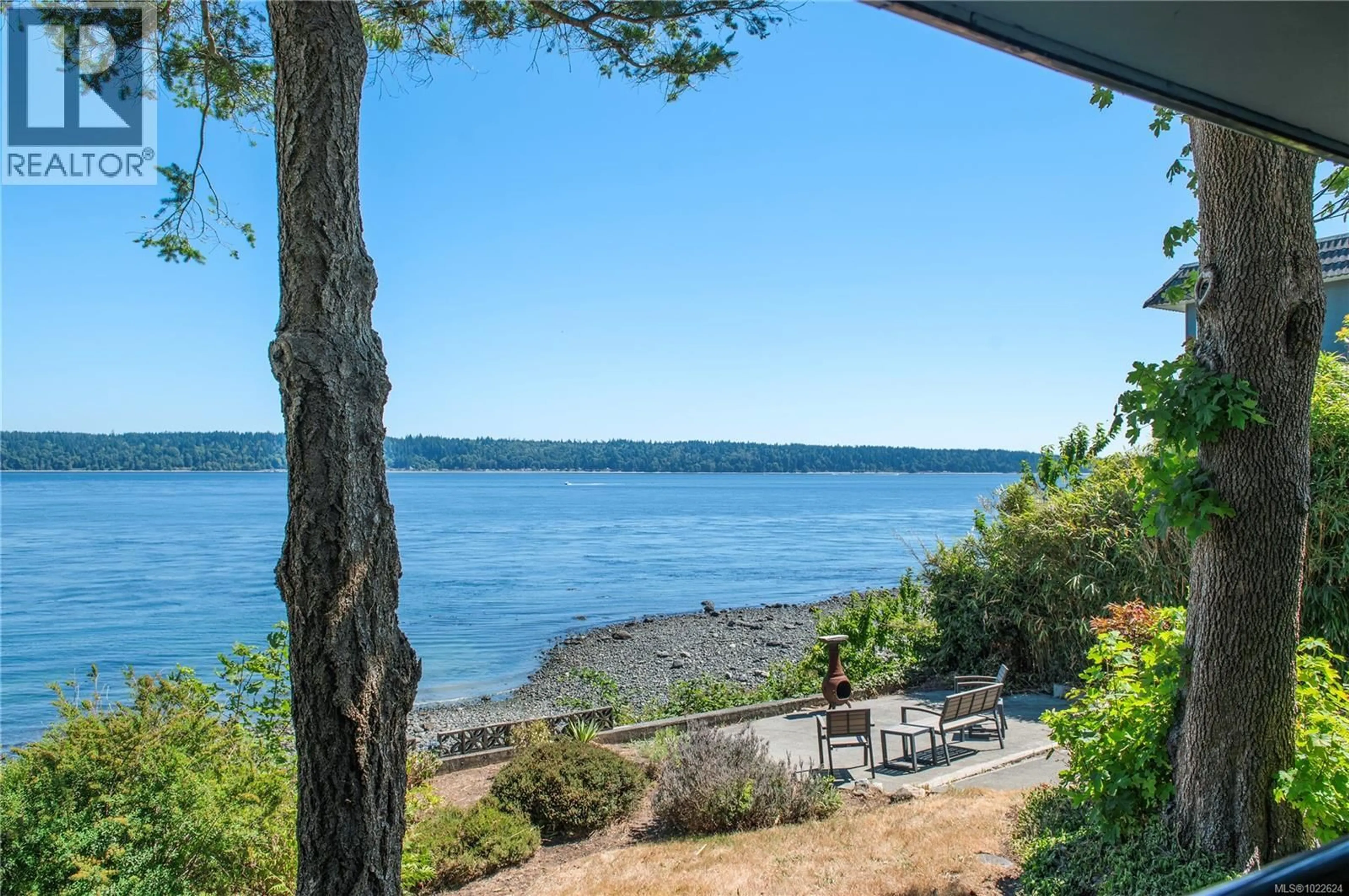 Patio, water/lake/river/ocean view for 561 & 565 ISLAND HIGHWAY, Campbell River British Columbia V9W2B9