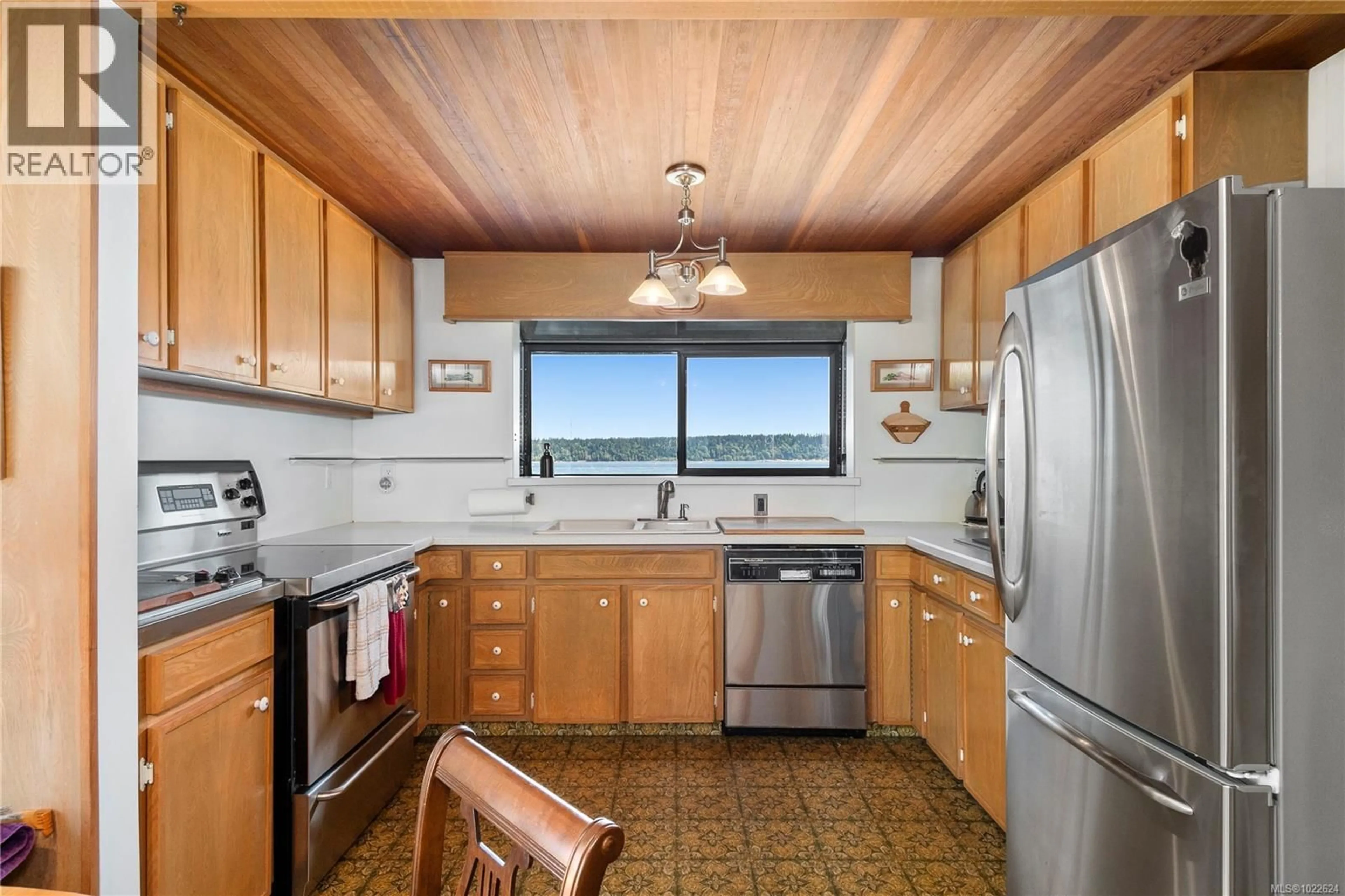 Standard kitchen, unknown for 561 & 565 ISLAND HIGHWAY, Campbell River British Columbia V9W2B9