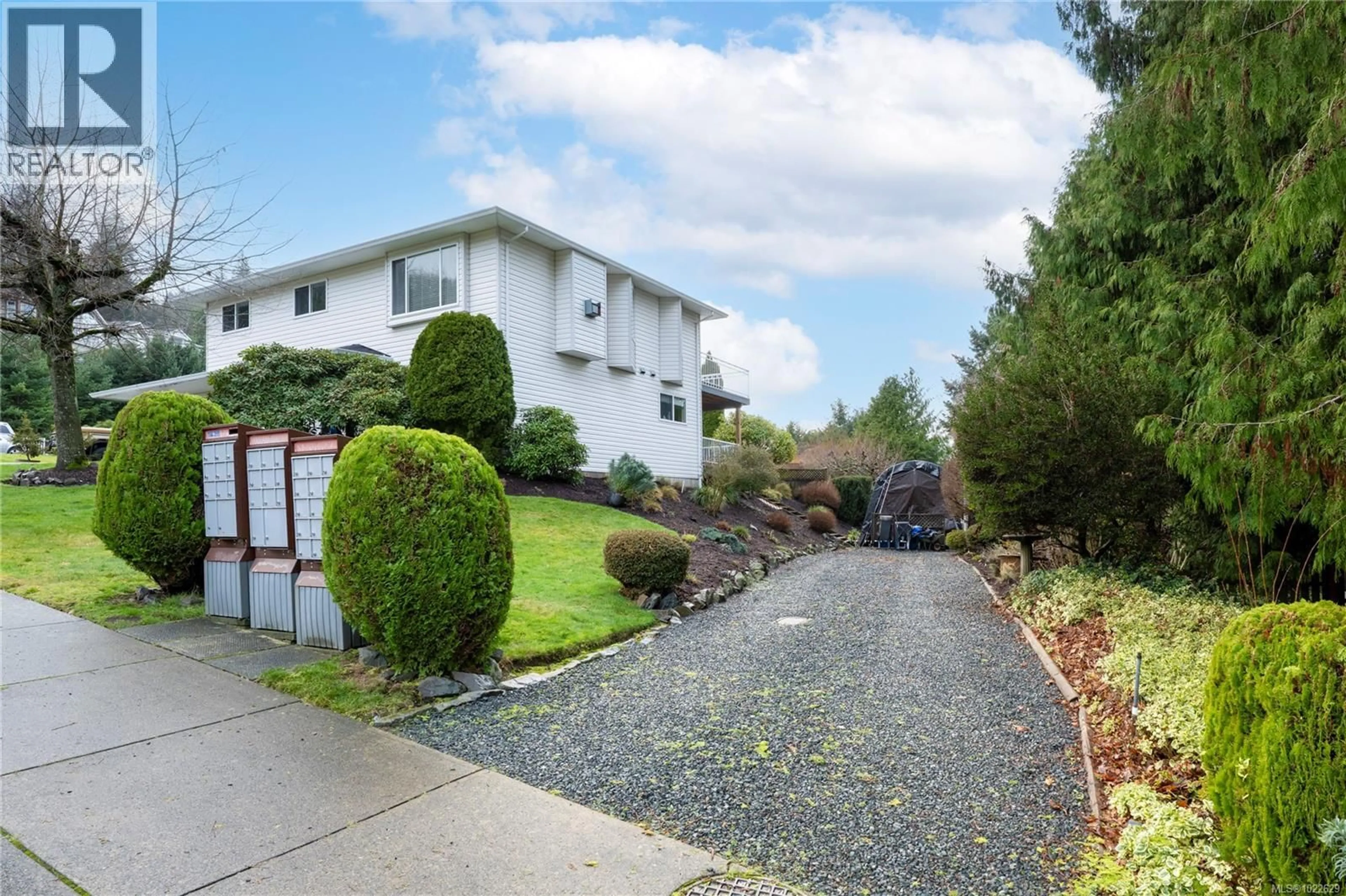 A pic from outside/outdoor area/front of a property/back of a property/a pic from drone, street for 5198 DUNN PLACE, Nanaimo British Columbia V9T6K5