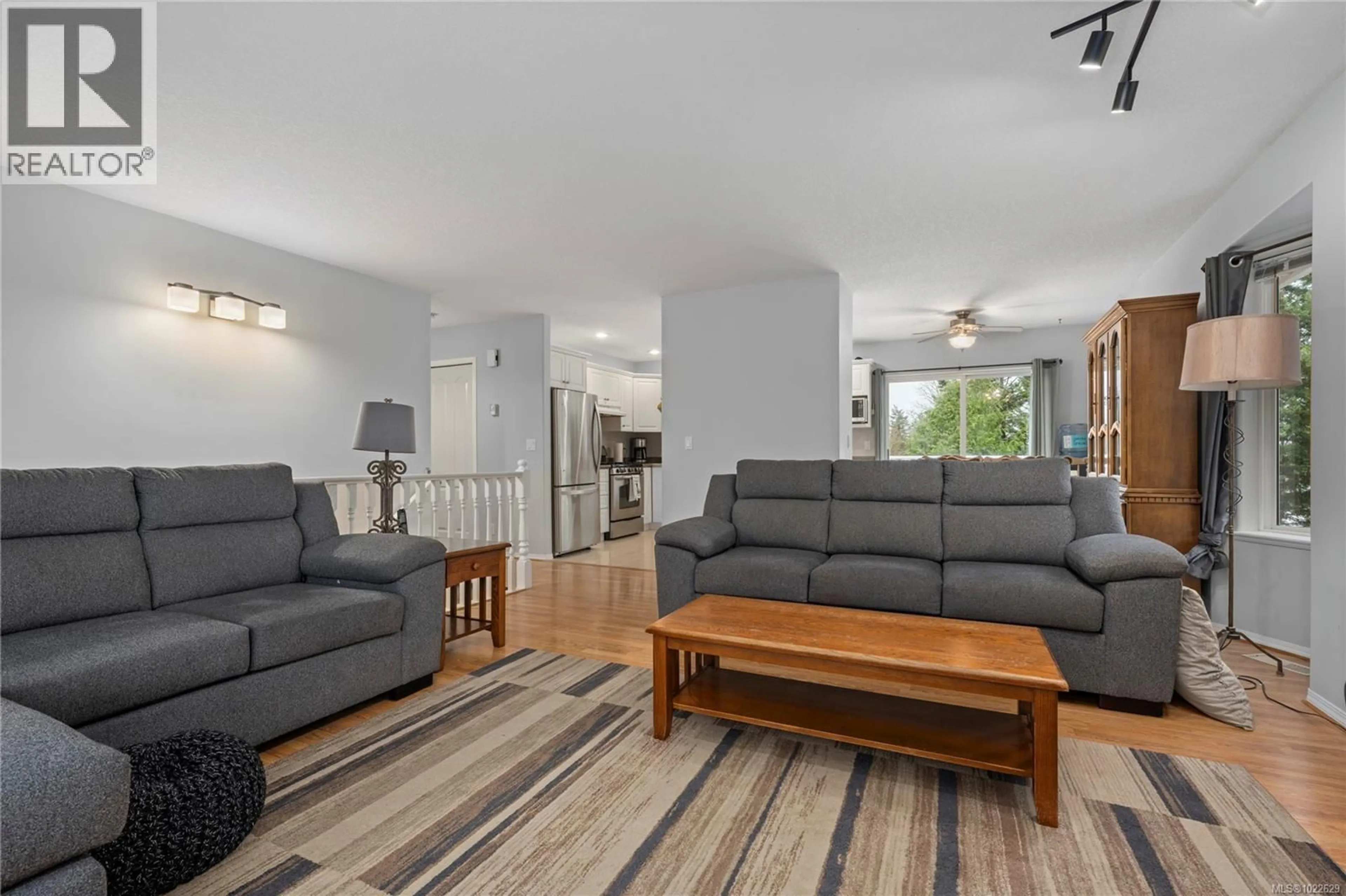 Living room with furniture, unknown for 5198 DUNN PLACE, Nanaimo British Columbia V9T6K5