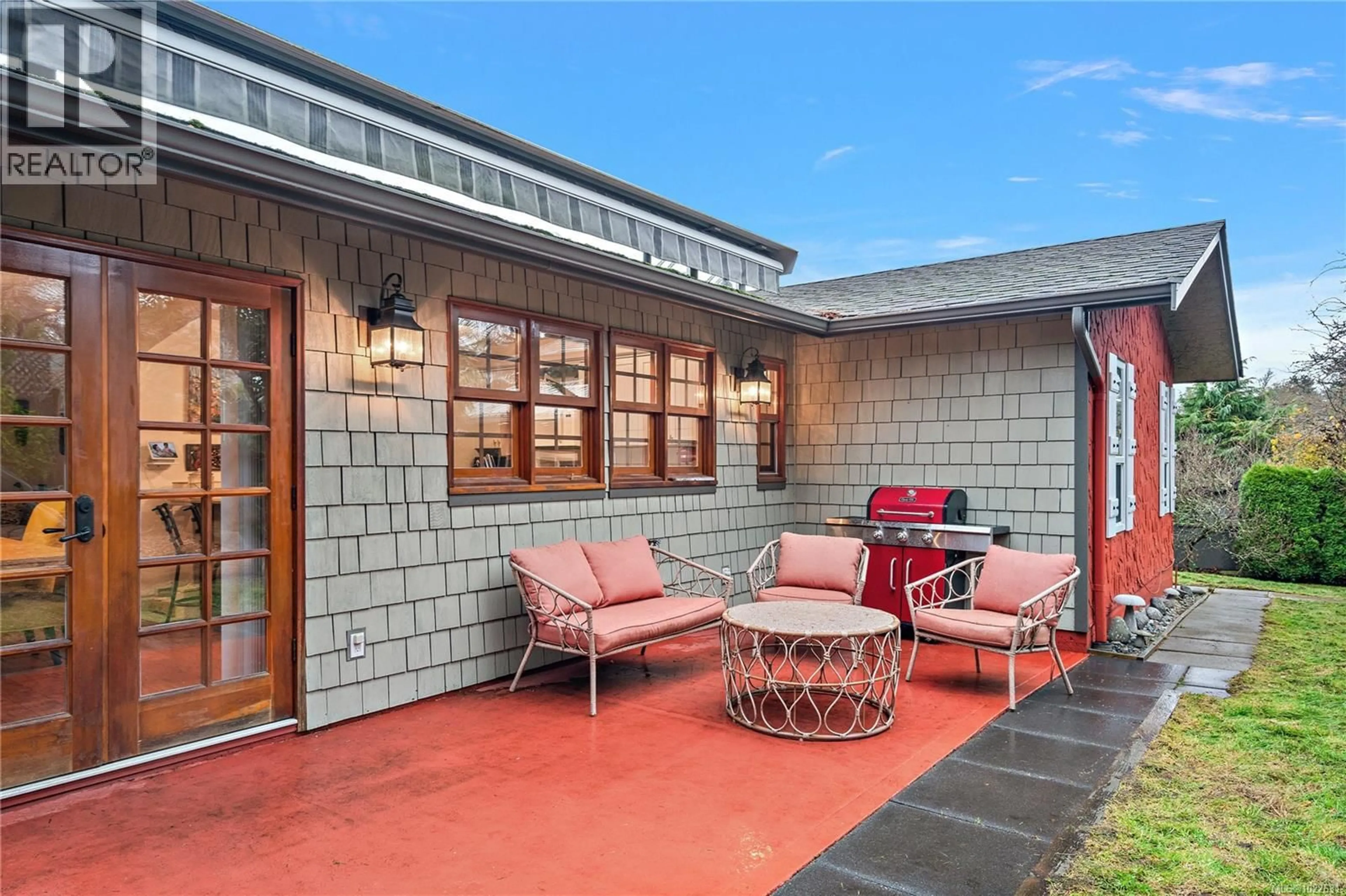 Patio, street for 4000 CEDAR HILL ROAD, Saanich British Columbia V8N3C1