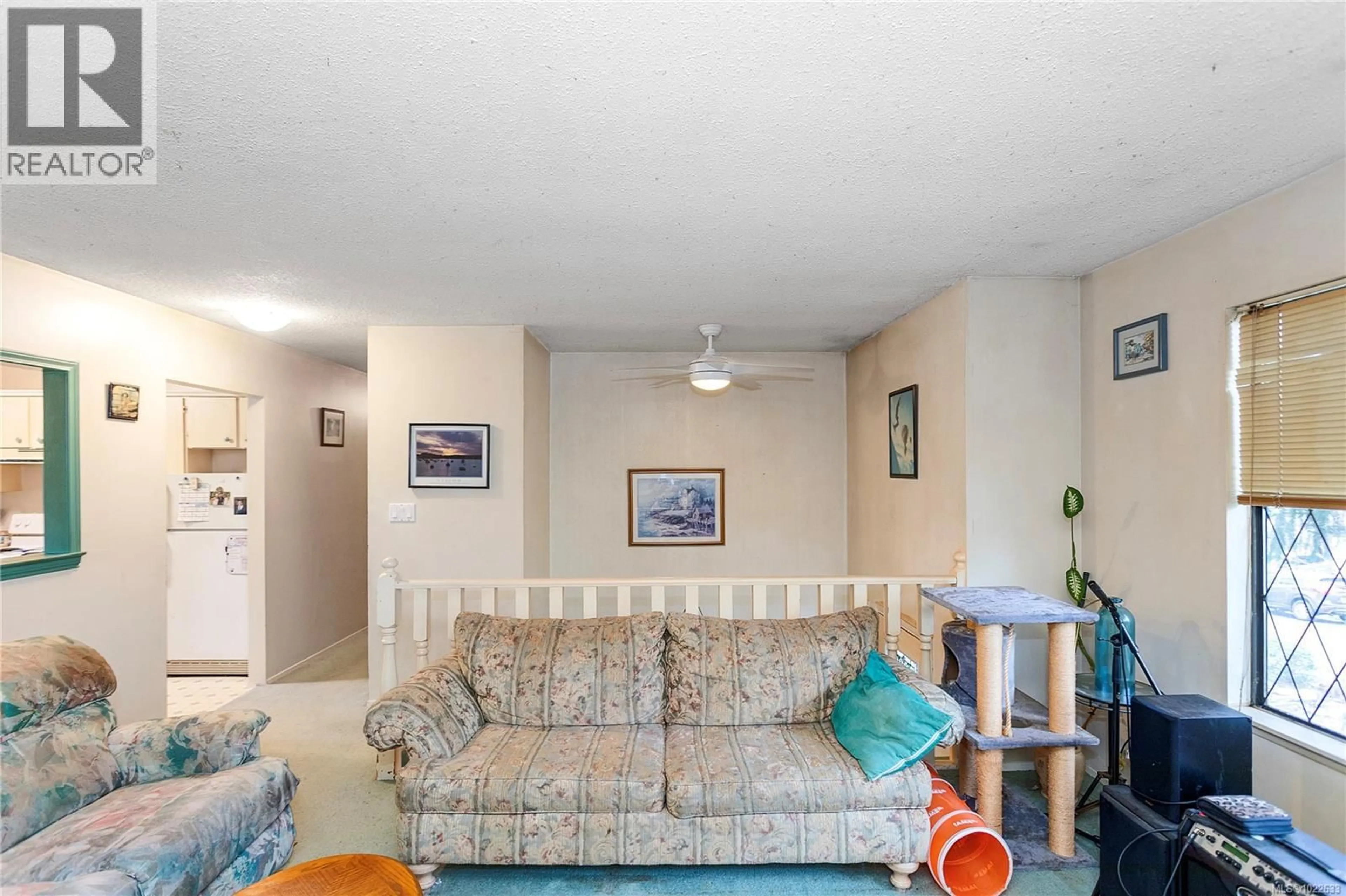 Living room with furniture, unknown for 2376 YORK CRESCENT, Nanaimo British Columbia V9T4N3