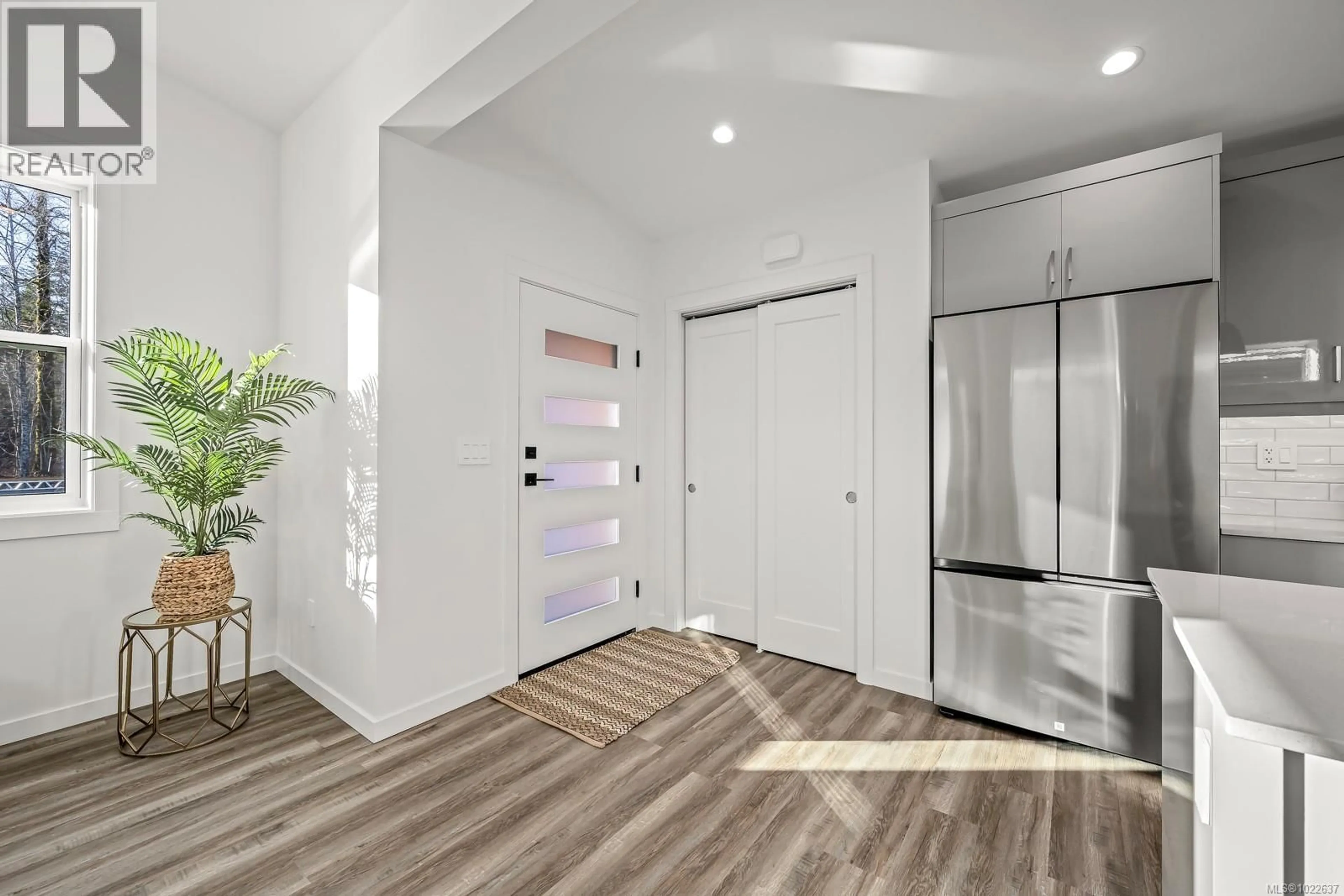 Indoor entryway for 20 - 3025 ROYSTON ROAD, Cumberland British Columbia V0R1S0