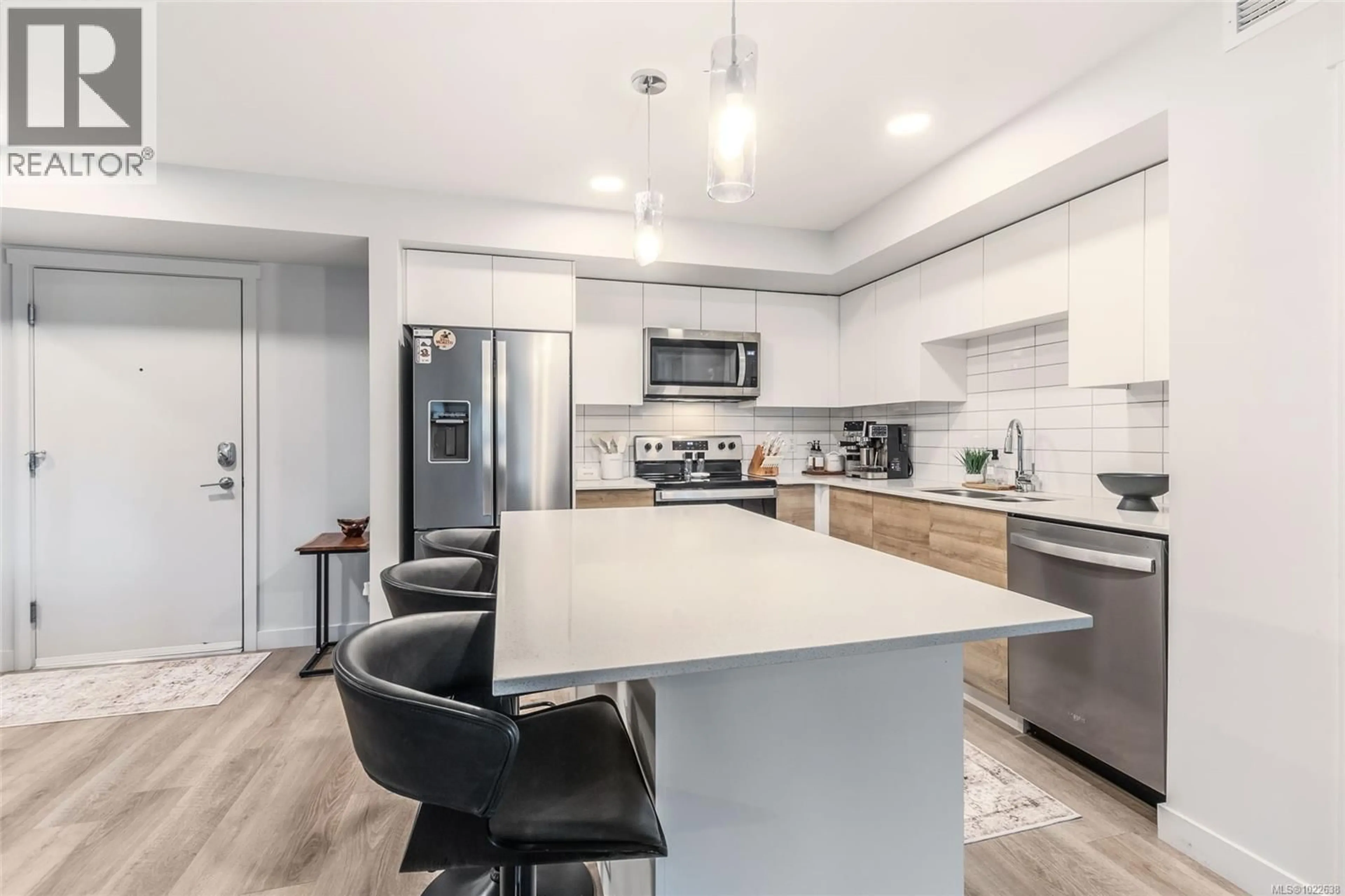 Open concept kitchen, unknown for 202 - 4820 CEDAR RIDGE PLACE, Nanaimo British Columbia V9T0M7