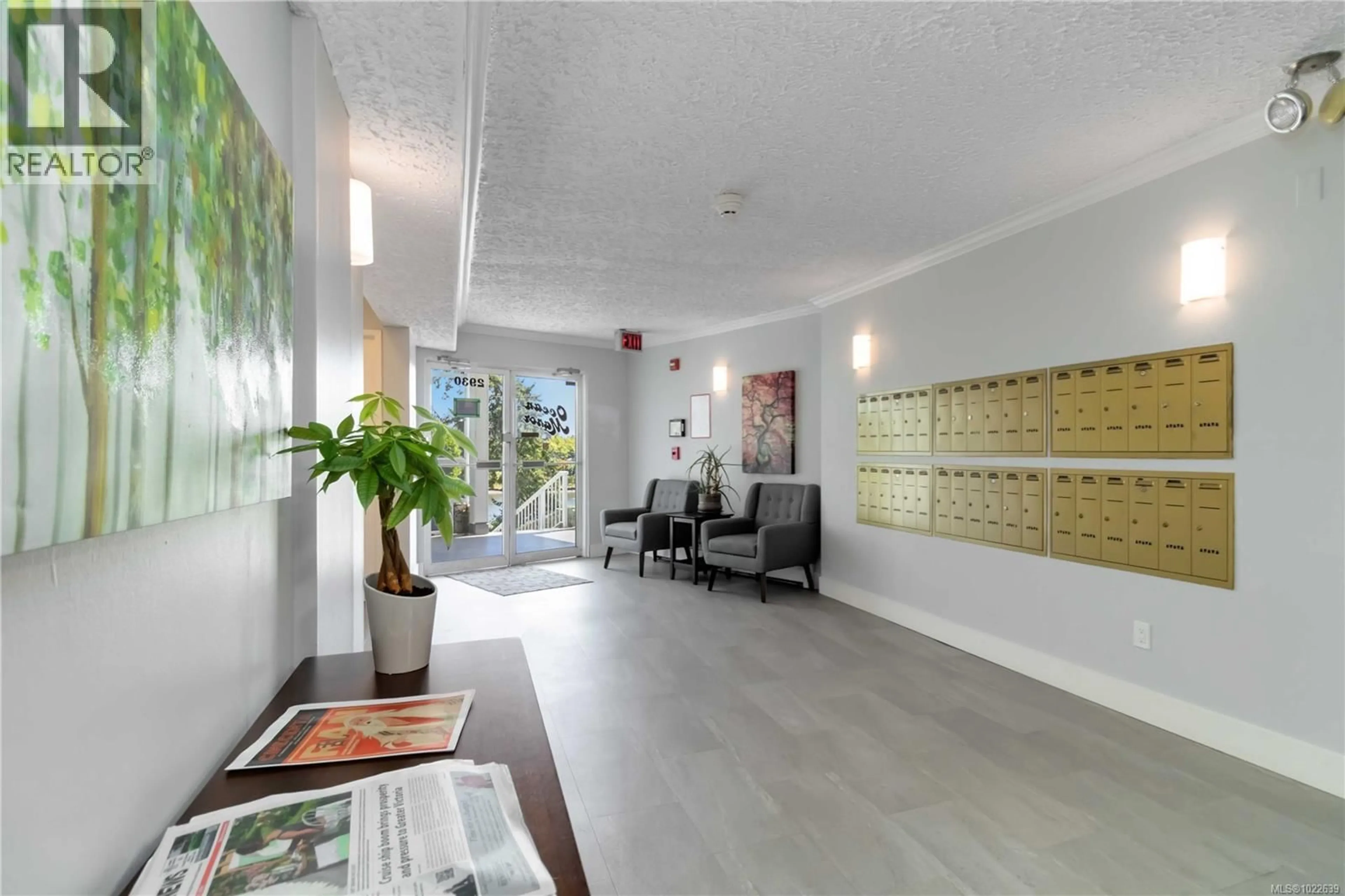 Lobby for 236 - 2930 WASHINGTON AVENUE, Victoria British Columbia V9A1P5