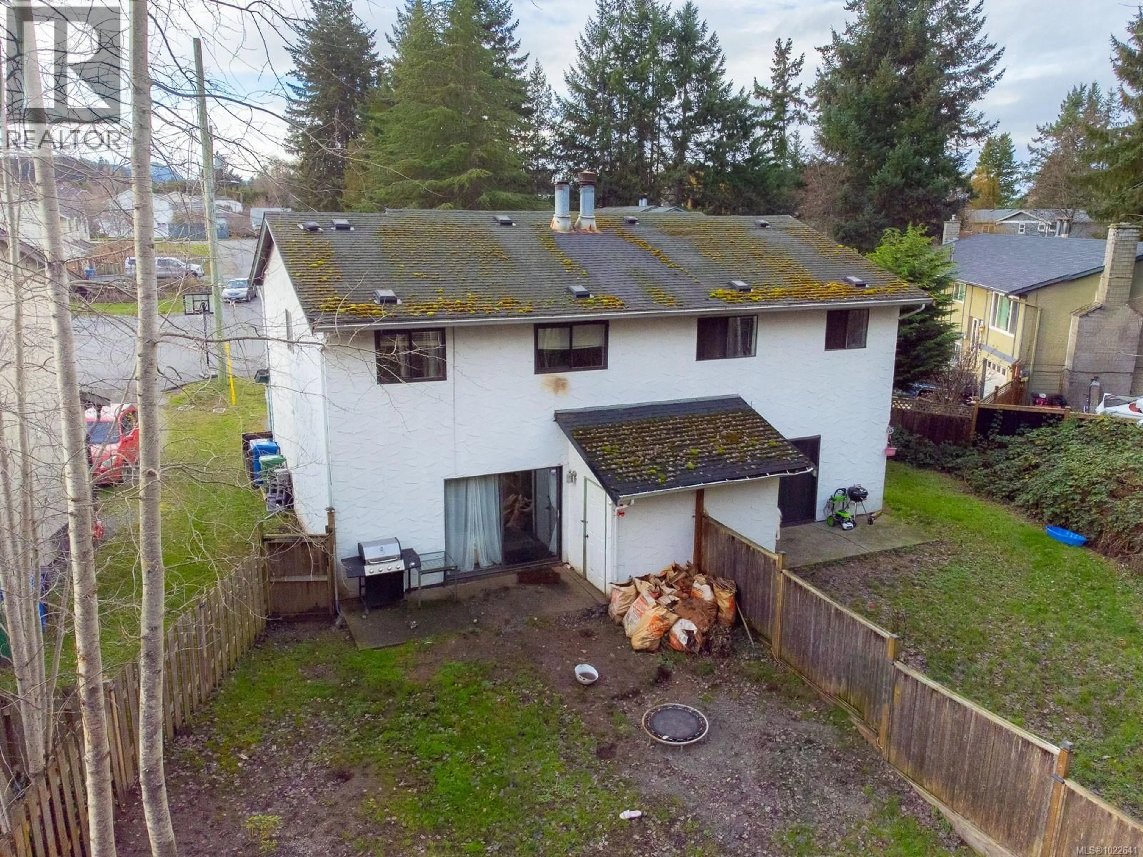 A pic from outside/outdoor area/front of a property/back of a property/a pic from drone, building for 5858/5856 ANNSOBEL CIRCLE, Nanaimo British Columbia V9V1E1