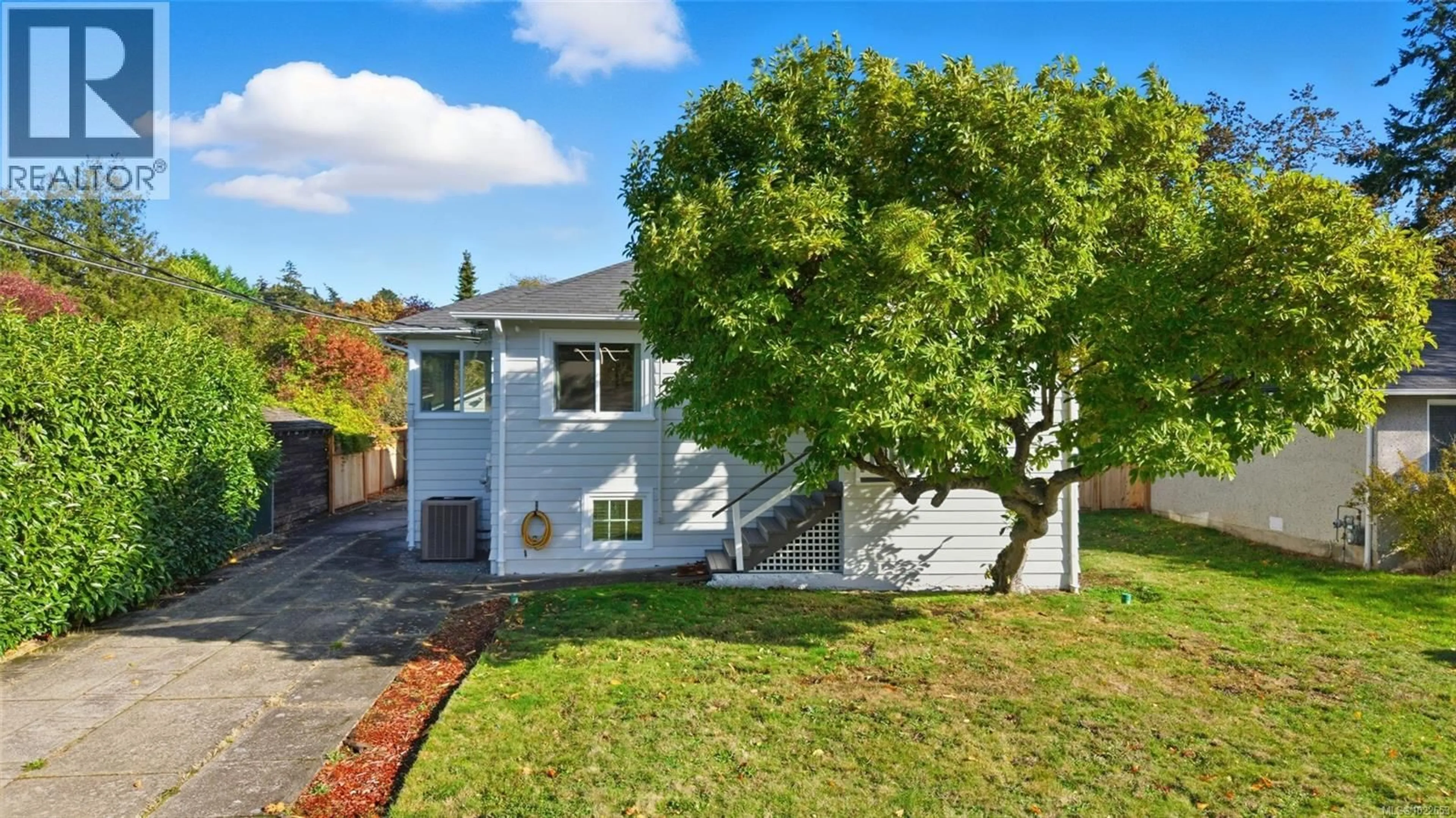 A pic from outside/outdoor area/front of a property/back of a property/a pic from drone, street for 3337 KINGSLEY STREET, Saanich British Columbia V8P4J8