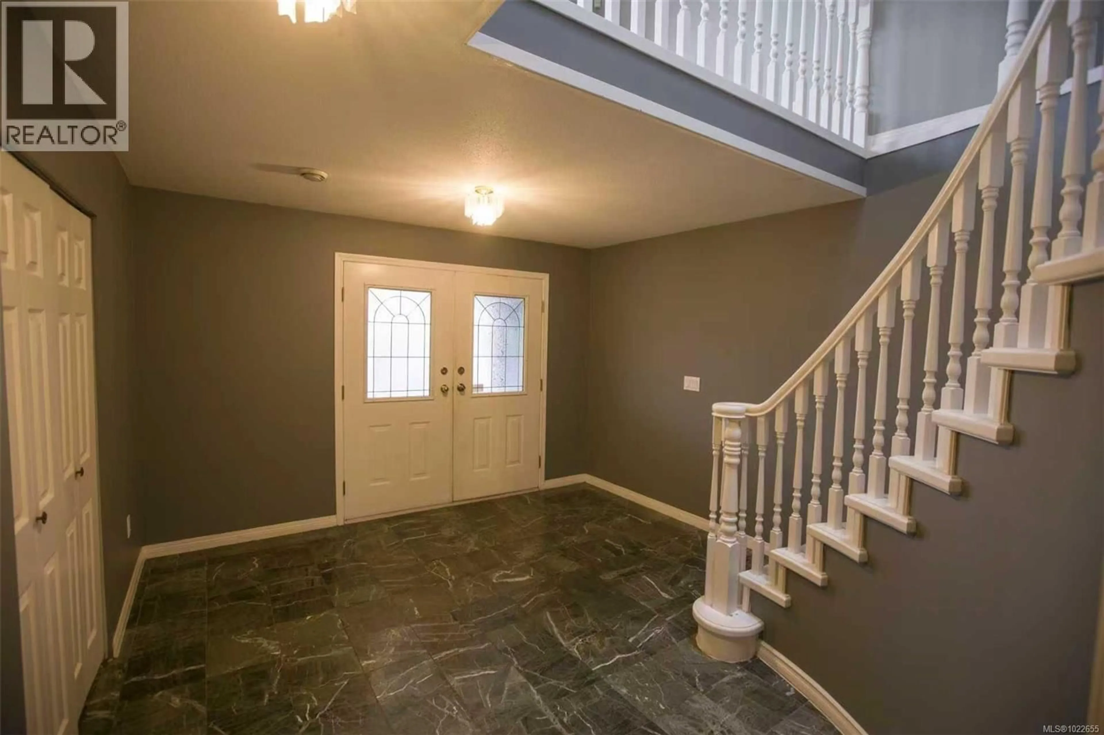 Indoor entryway for 6404 LASALLE ROAD, Nanaimo British Columbia V9V1N6