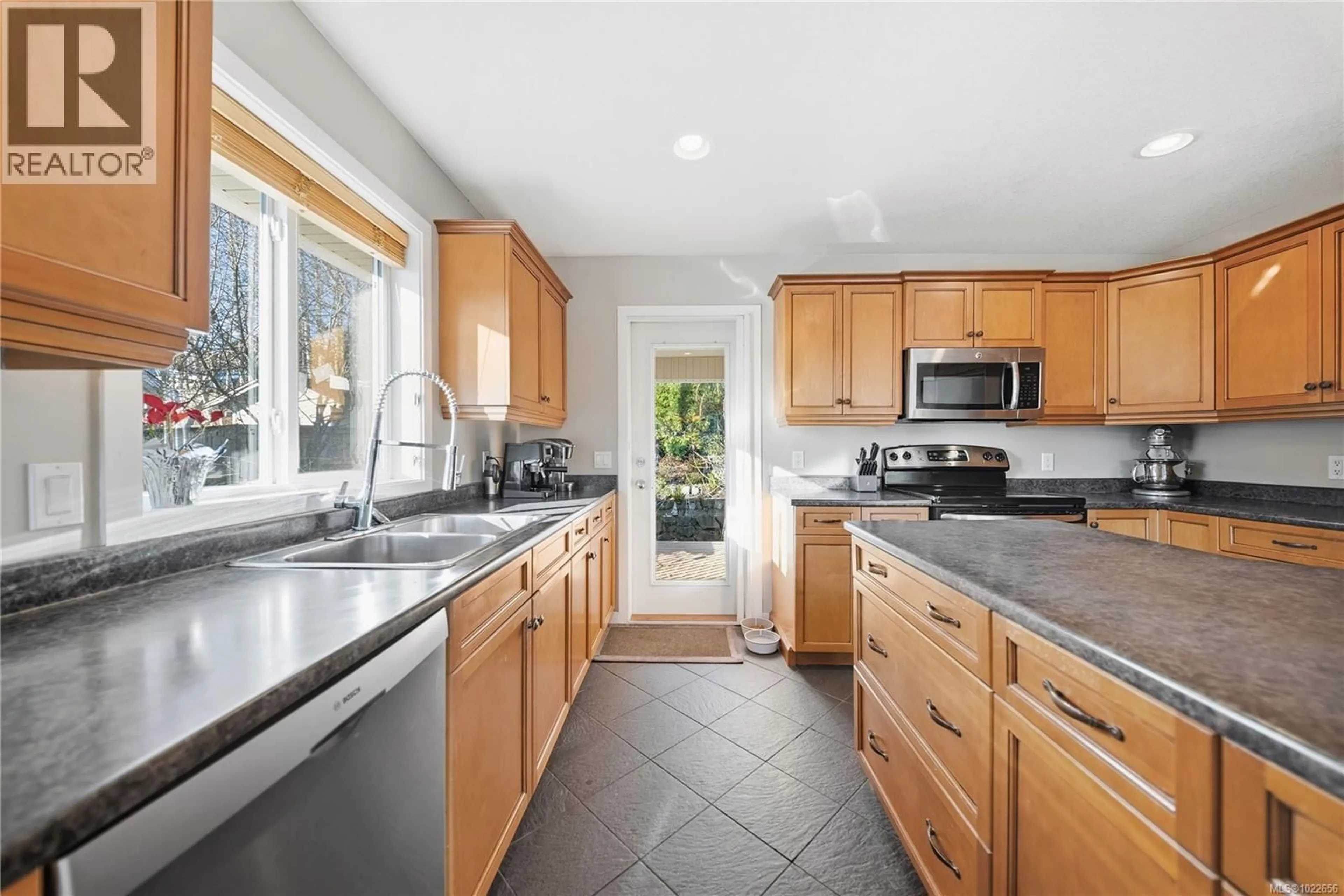 Open concept kitchen, ceramic/tile floor for 1787 MONTANA ROAD, Nanaimo British Columbia V9X1C7