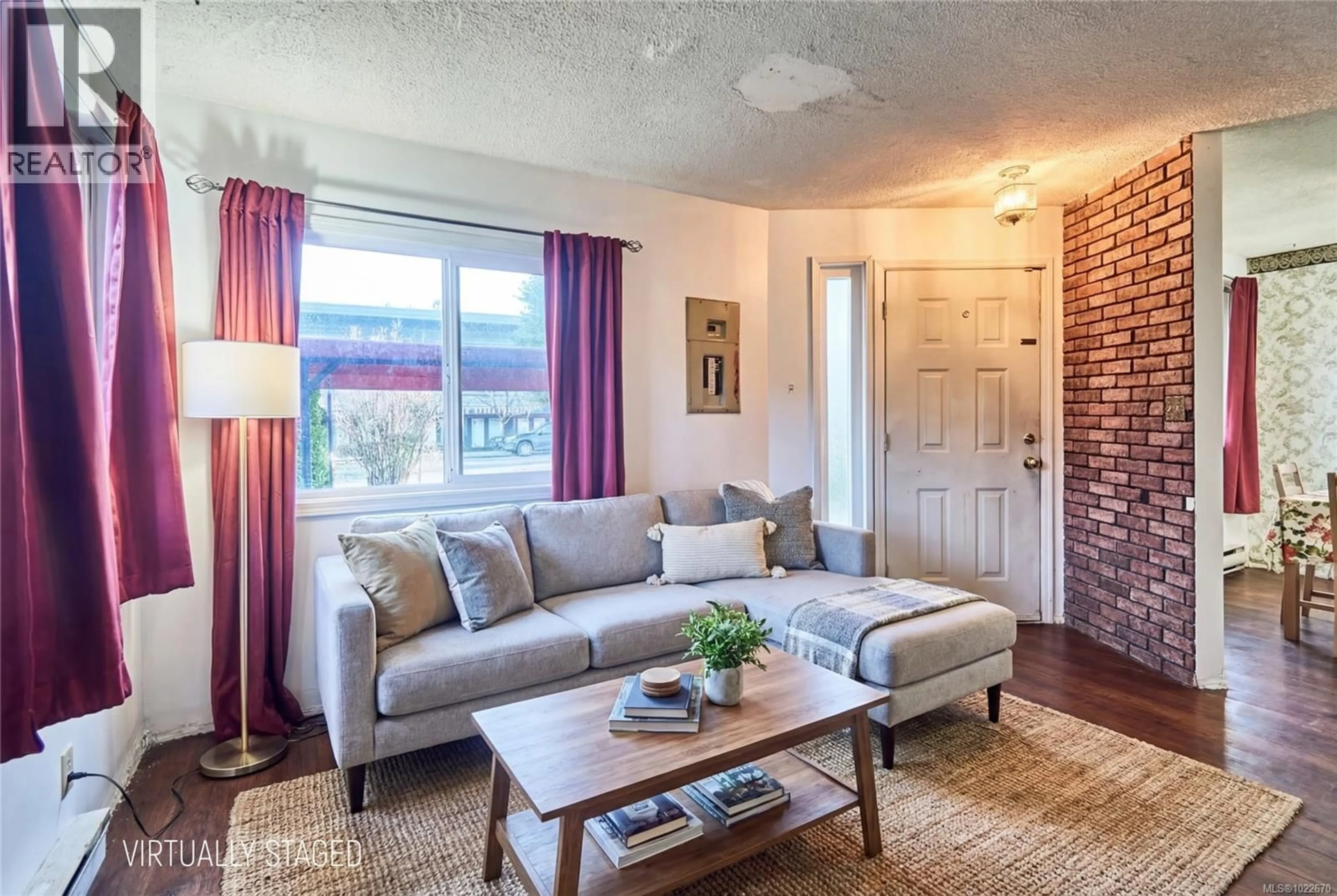 Living room with furniture, unknown for 1445 WADDINGTON ROAD, Nanaimo British Columbia V9S4W1