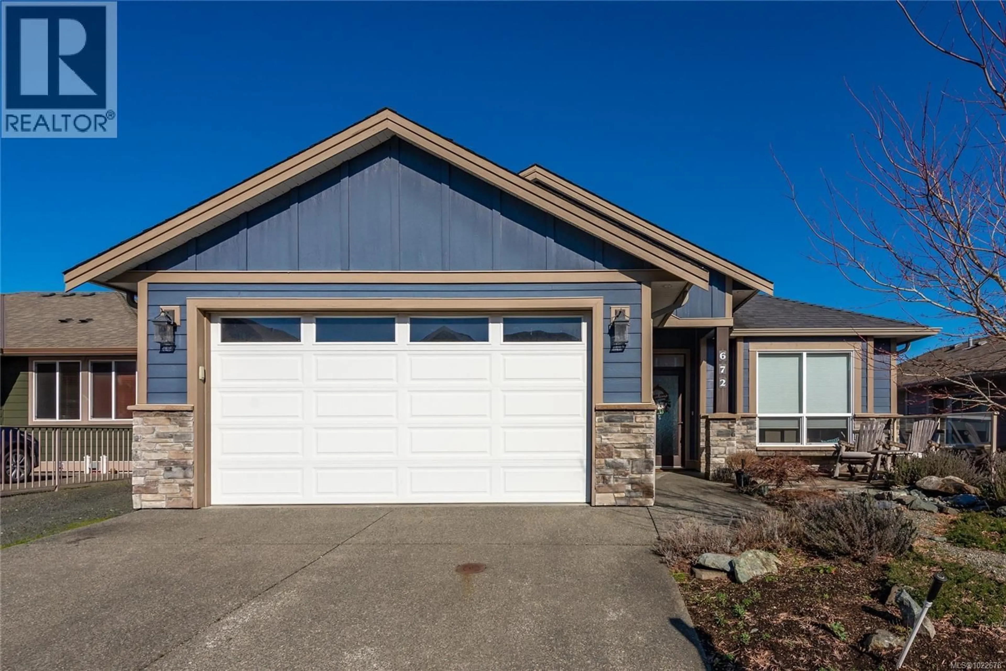 Home with vinyl exterior material, street for 672 PACIFIC HEIGHTS LANE, Campbell River British Columbia V9H0A6