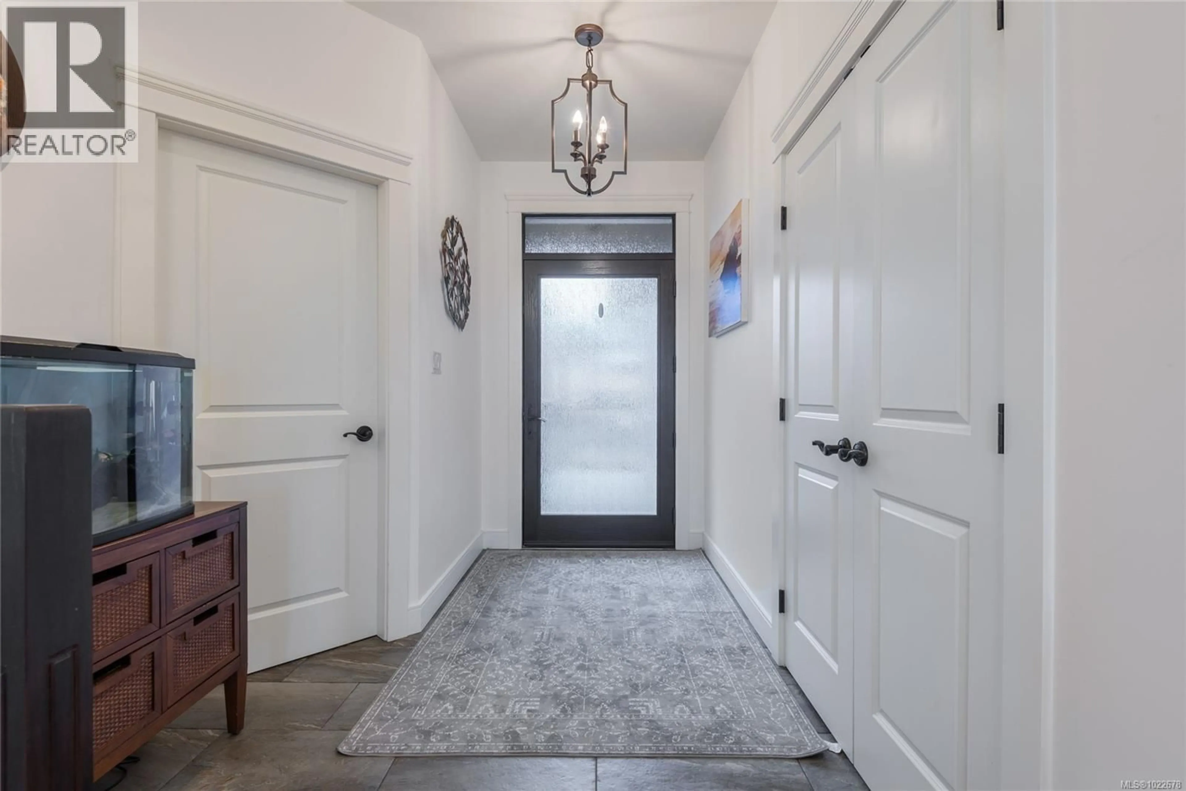 Indoor entryway for 672 PACIFIC HEIGHTS LANE, Campbell River British Columbia V9H0A6