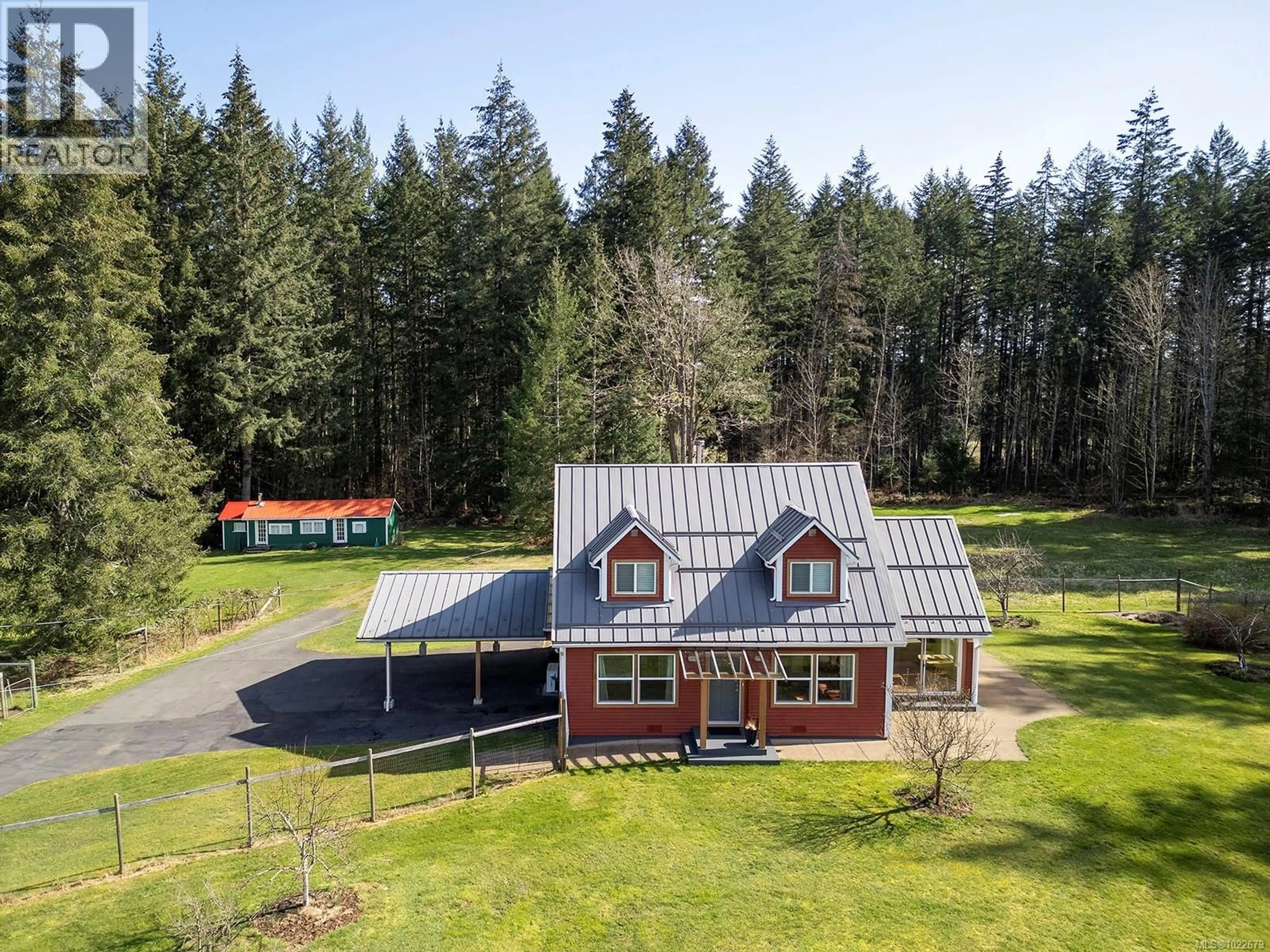 A pic from outside/outdoor area/front of a property/back of a property/a pic from drone, unknown for 7792 ISLAND HIGHWAY NORTH, Black Creek British Columbia V9J1G5