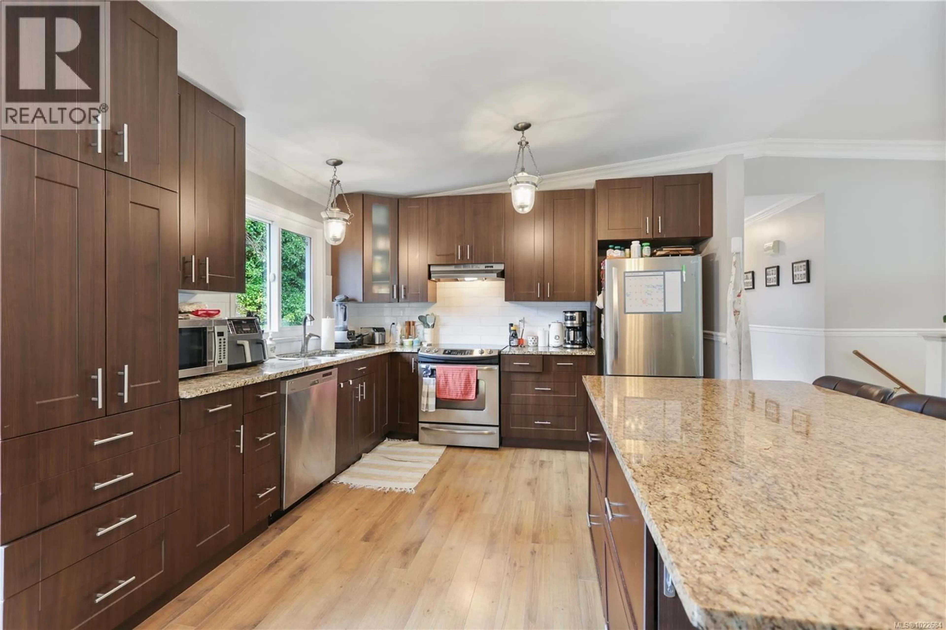 Open concept kitchen, wood/laminate floor for 3313 BARRINGTON ROAD, Nanaimo British Columbia V9T5R5