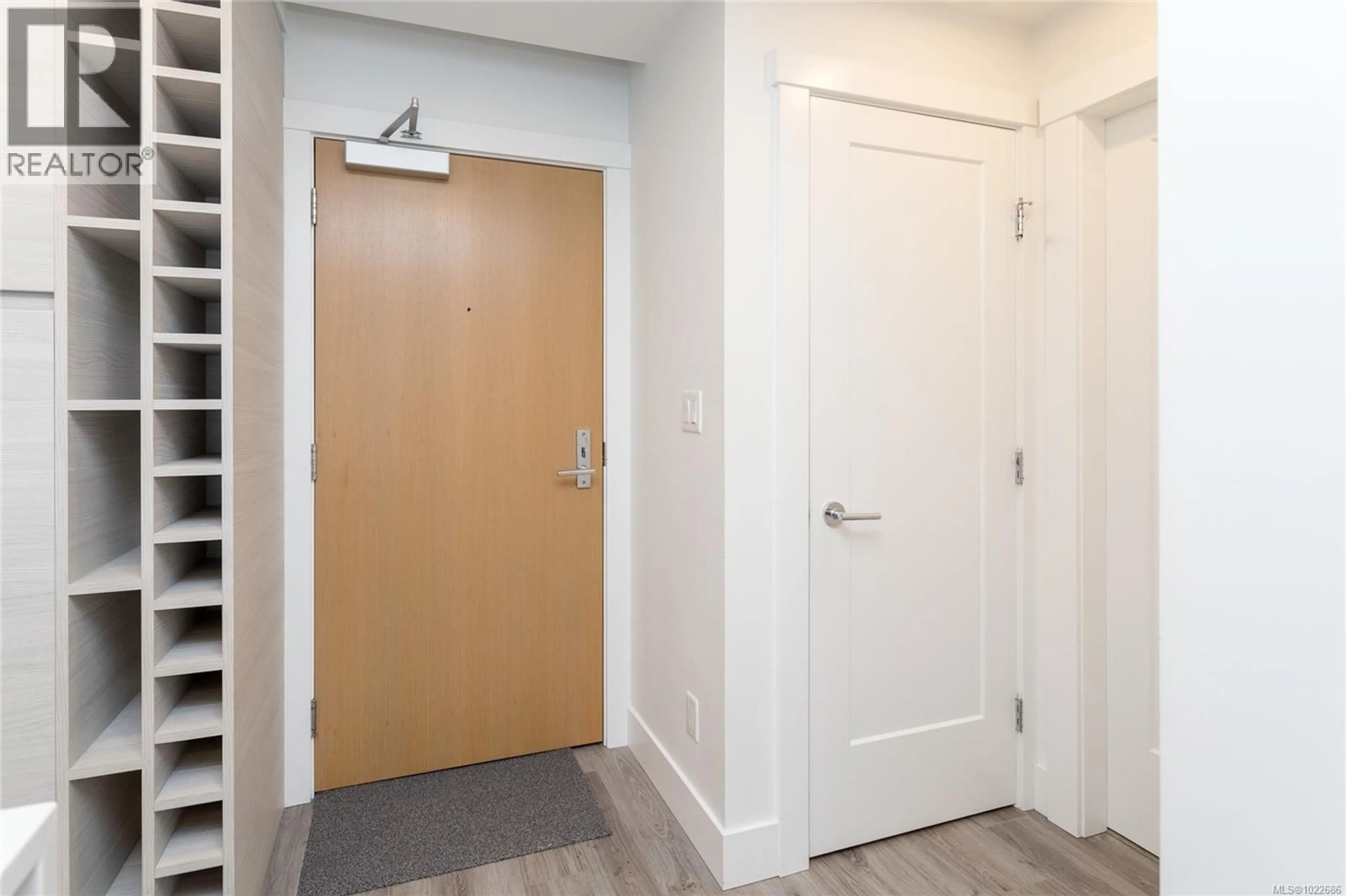 Indoor entryway for 1807 - 777 HERALD STREET, Victoria British Columbia V8T0C7