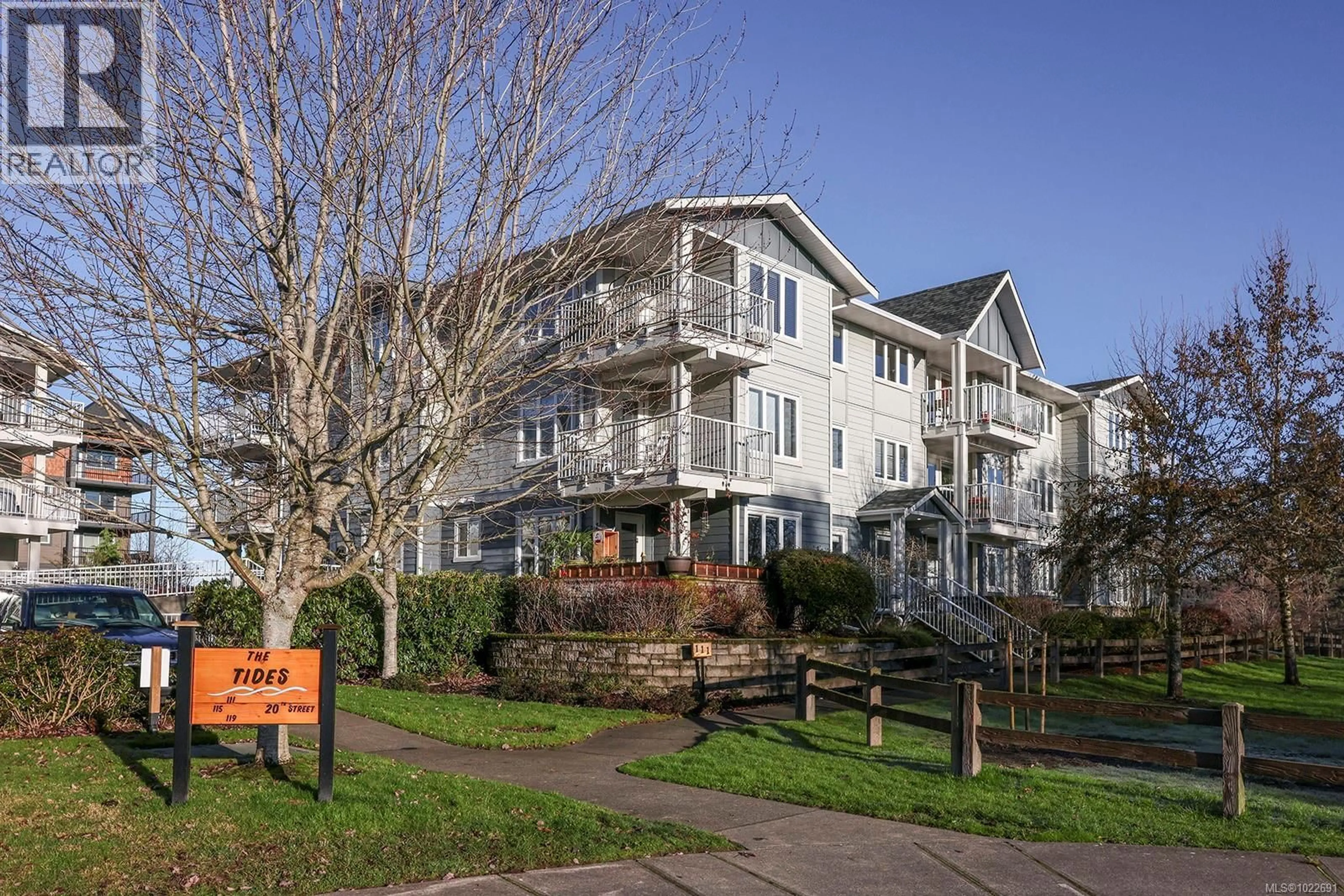 Home with vinyl exterior material, unknown for 33 - 111 20TH STREET, Courtenay British Columbia V9N8B1