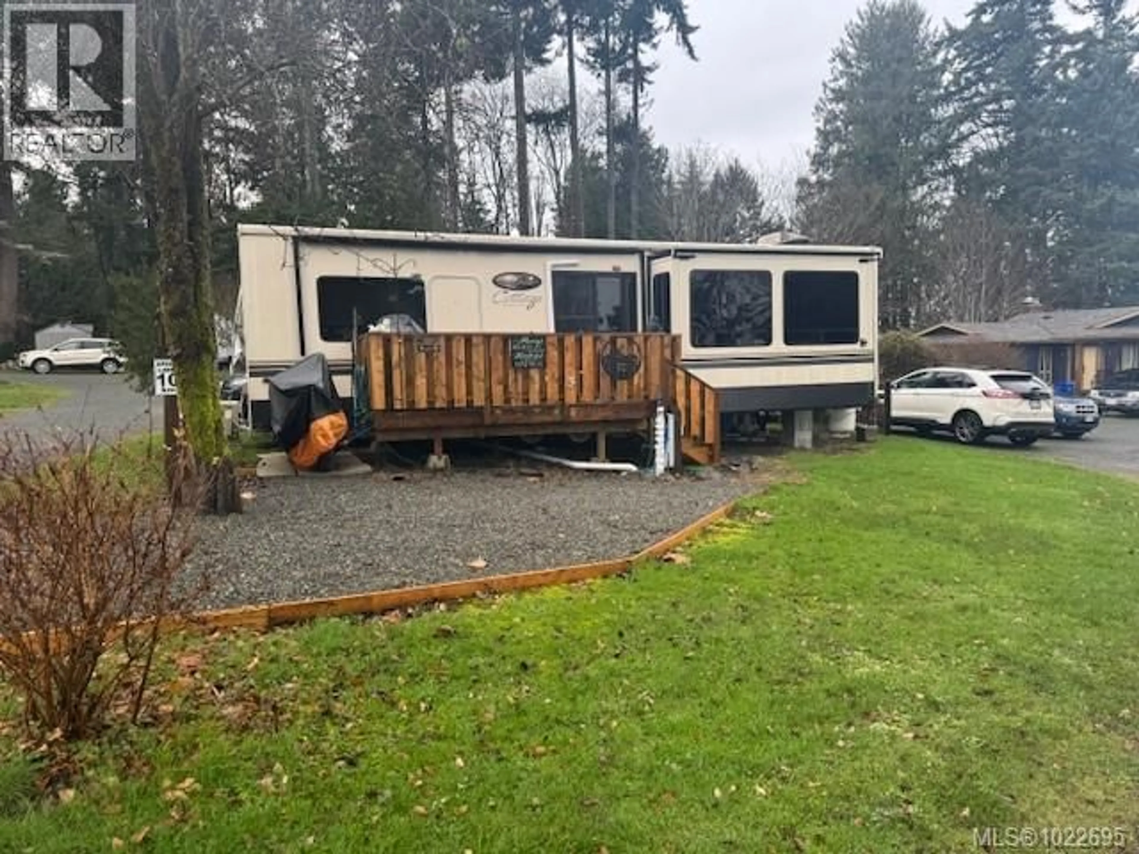 A pic from outside/outdoor area/front of a property/back of a property/a pic from drone, unknown for 1 - 6901 ISLAND HIGHWAY, Bowser British Columbia V0R1G0