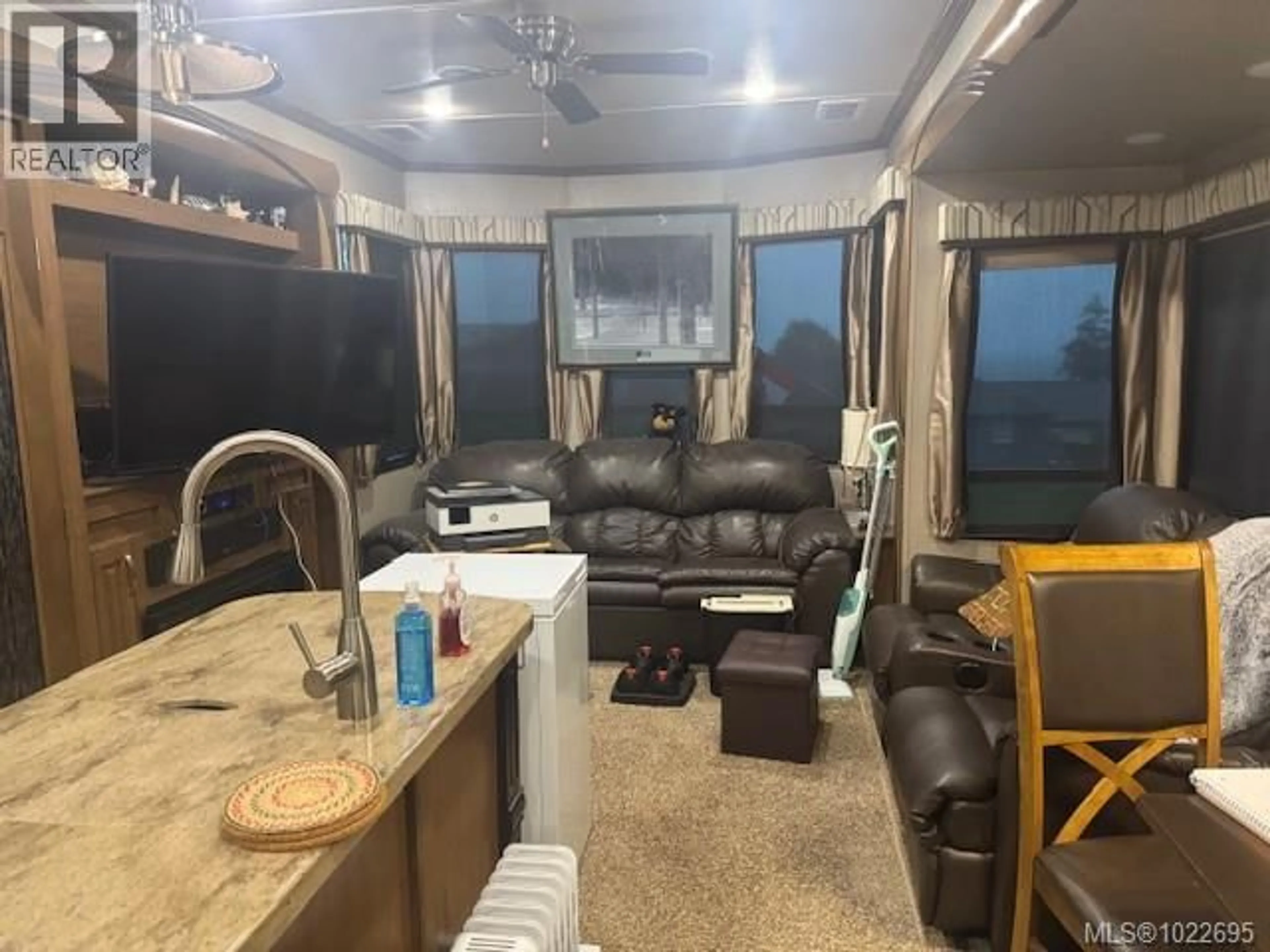 A pic of a room for 1 - 6901 ISLAND HIGHWAY, Bowser British Columbia V0R1G0