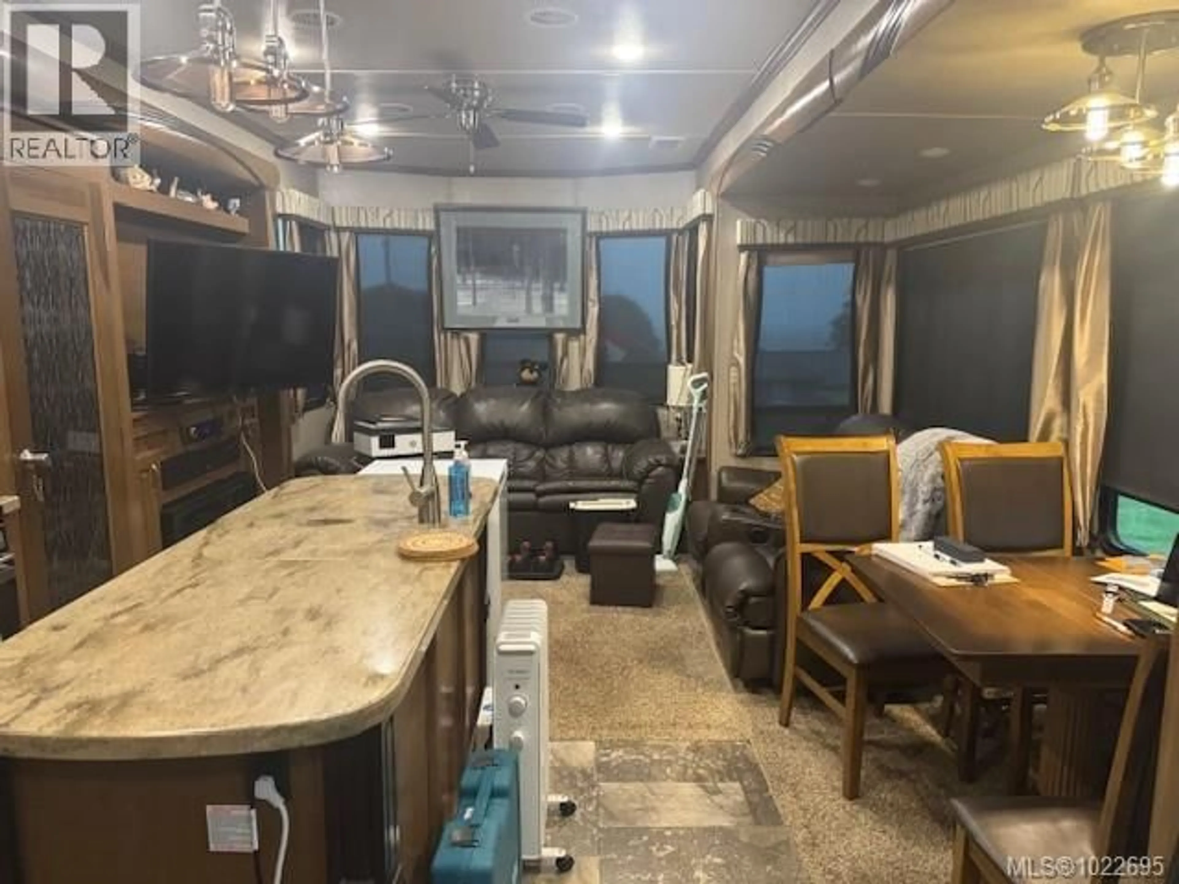 A pic of a room for 1 - 6901 ISLAND HIGHWAY, Bowser British Columbia V0R1G0