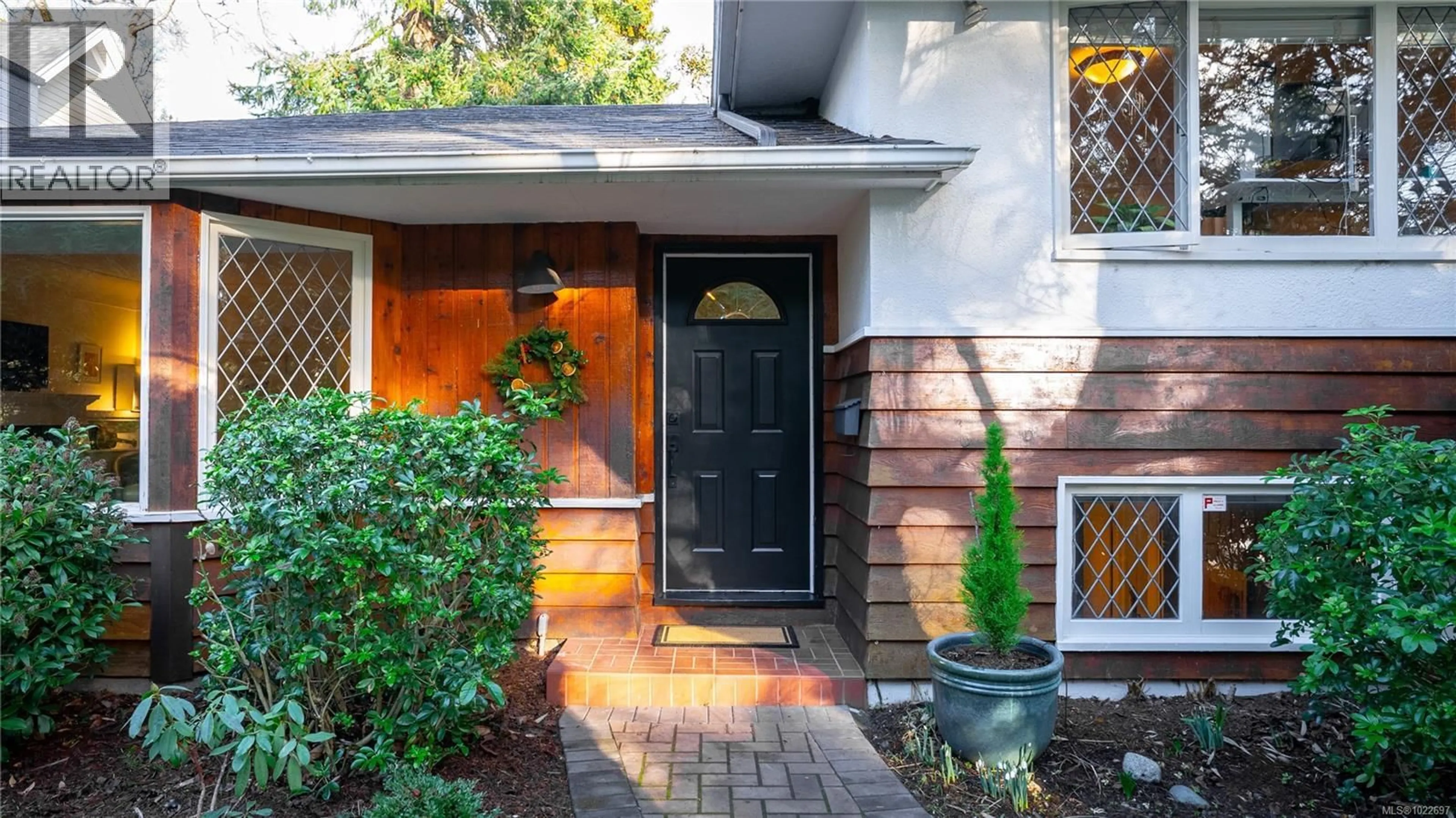 Unknown for 2792 TUDOR AVENUE, Saanich British Columbia V8N1L7