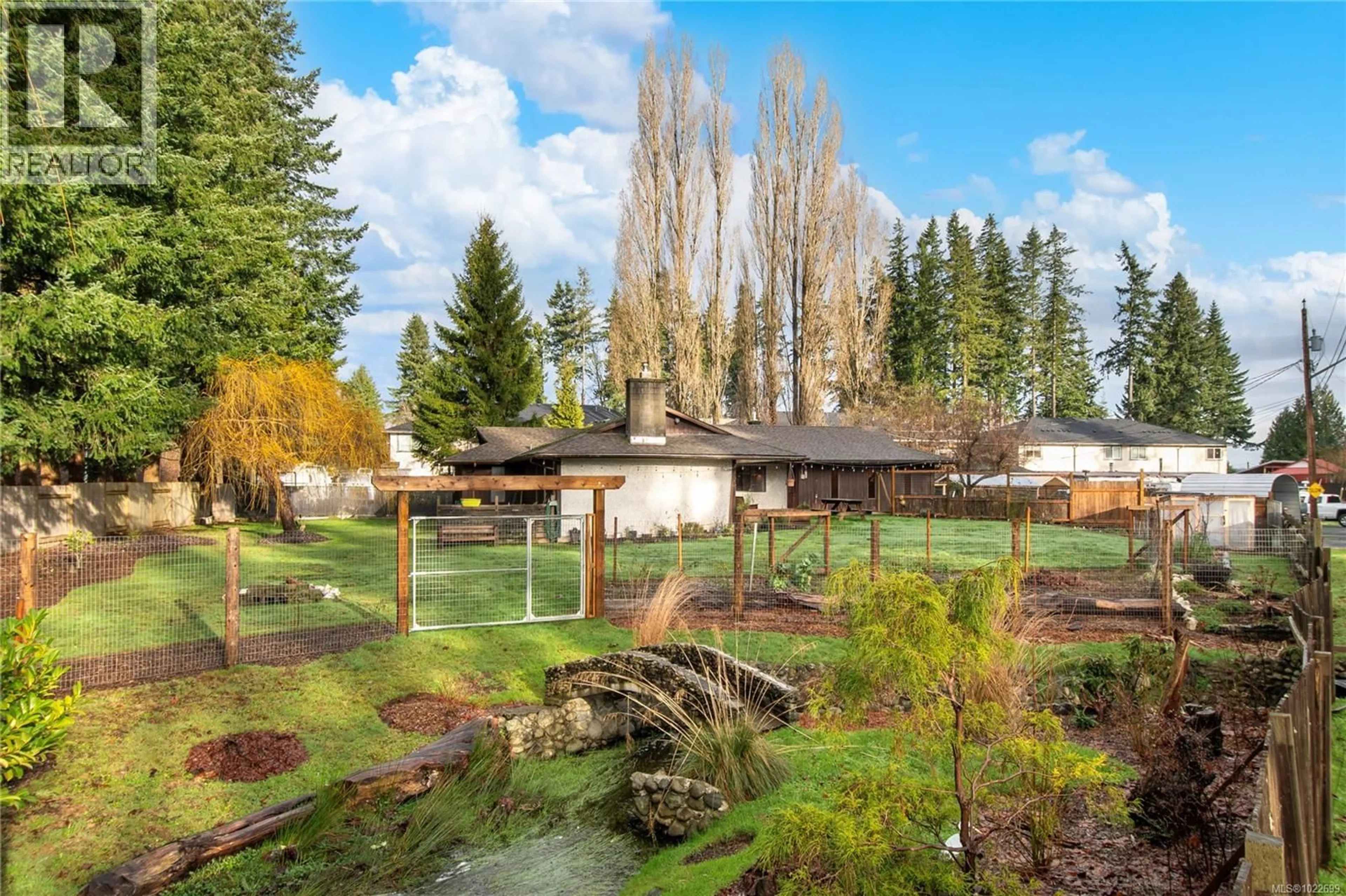 Patio, water/lake/river/ocean view for 450 OLD PETERSEN ROAD, Campbell River British Columbia V9W3M9