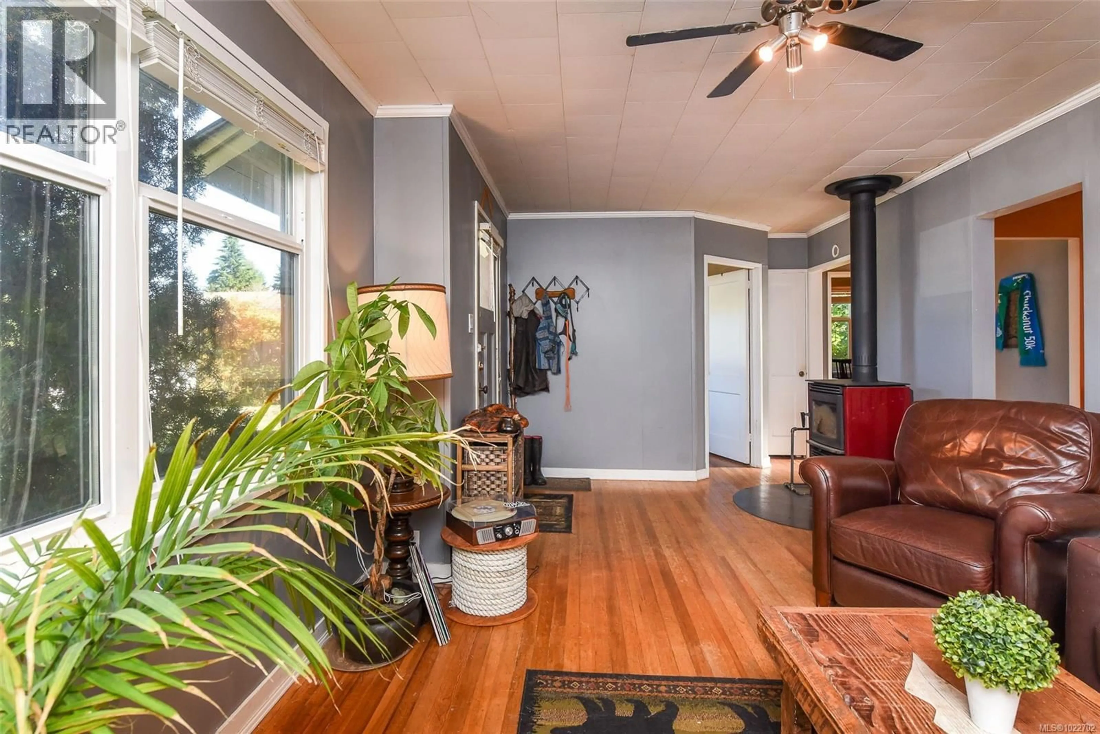 Indoor entryway for 2767 ULVERSTON AVENUE, Cumberland British Columbia V0R1S0