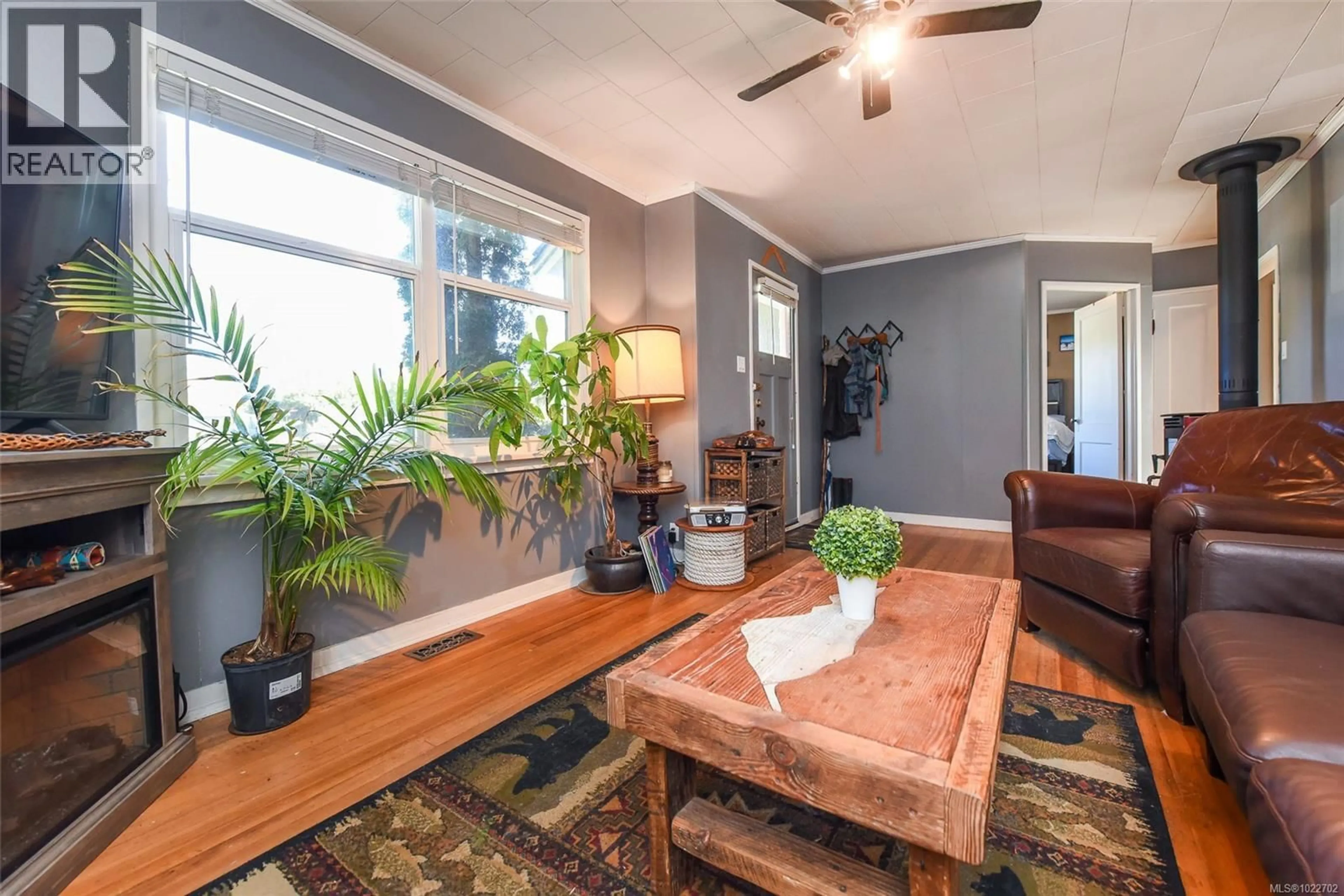 Living room with furniture, unknown for 2767 ULVERSTON AVENUE, Cumberland British Columbia V0R1S0