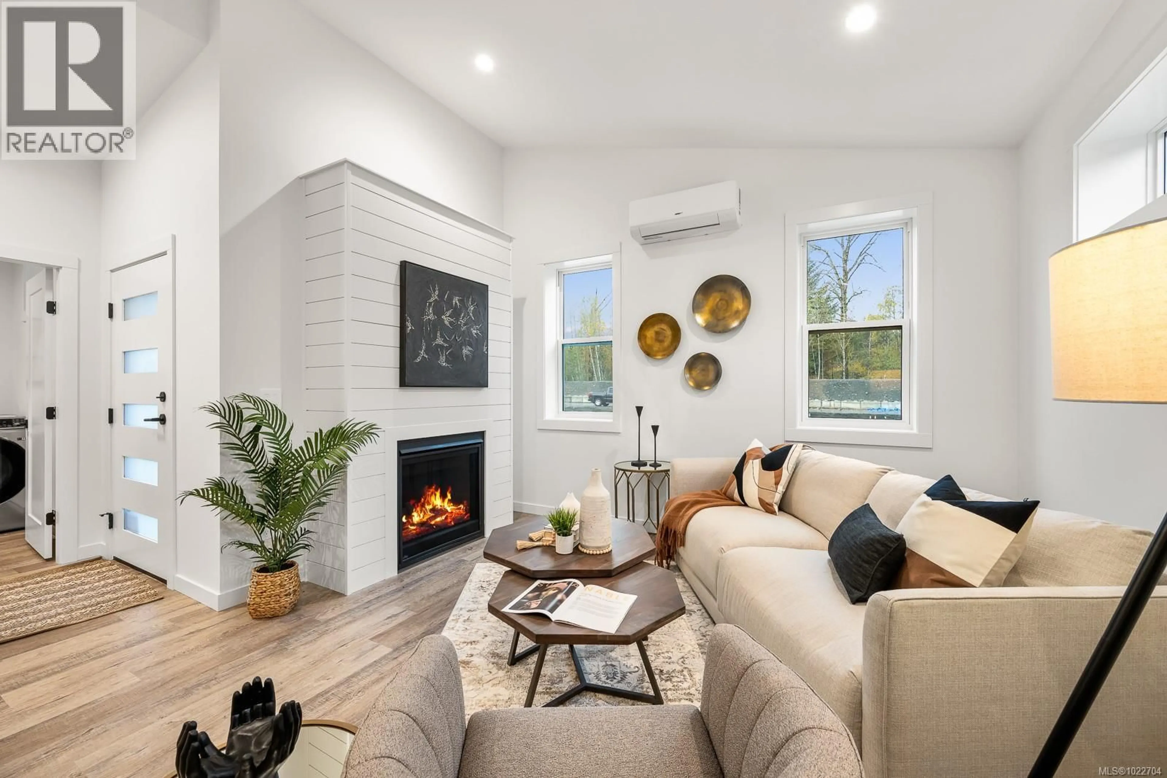 Living room with furniture, ceramic/tile floor for 43 - 3025 ROYSTON ROAD, Cumberland British Columbia V0R1S0