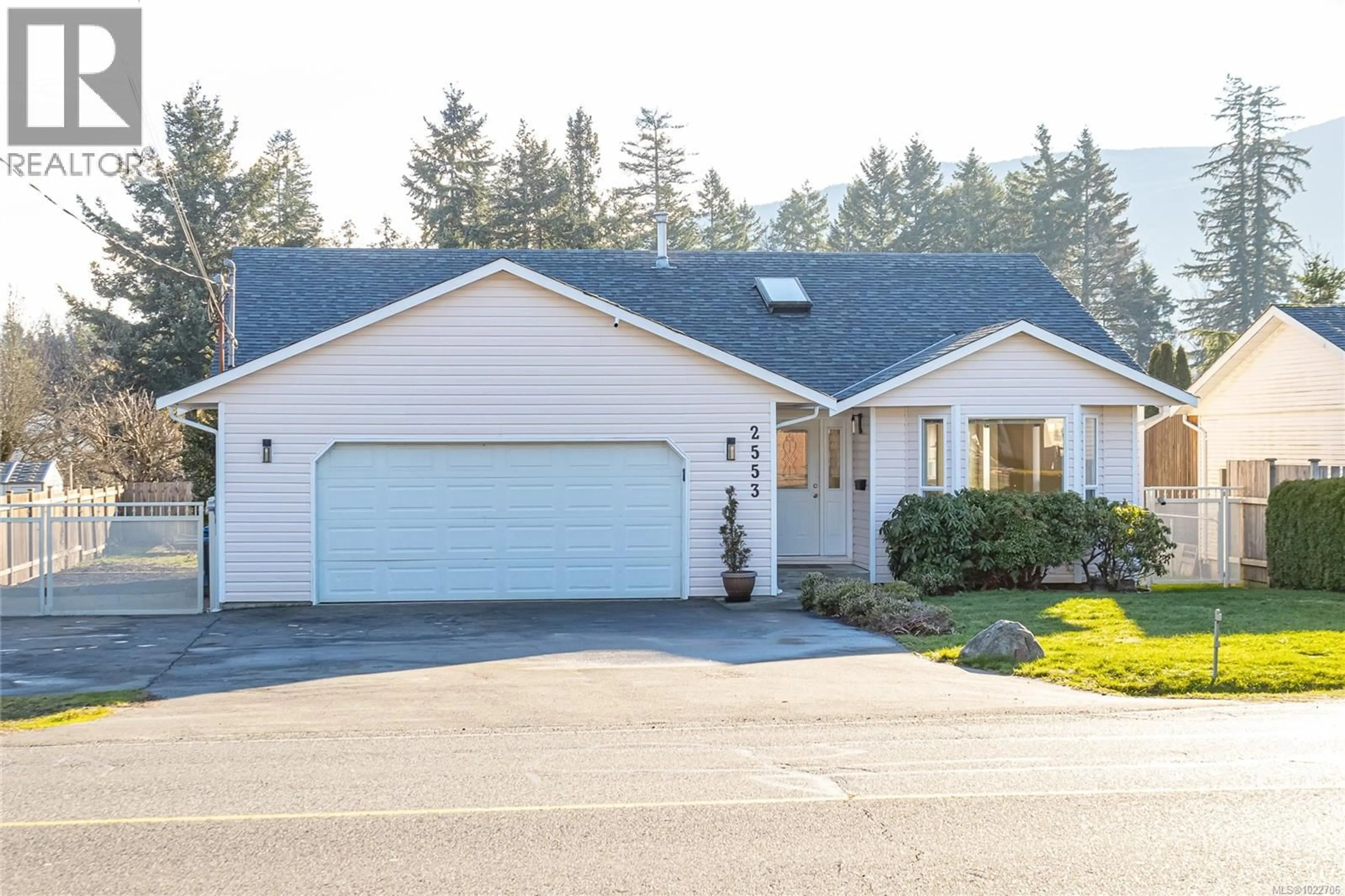 Home with vinyl exterior material, street for 2553 ROSSTOWN ROAD, Nanaimo British Columbia V9T3R9