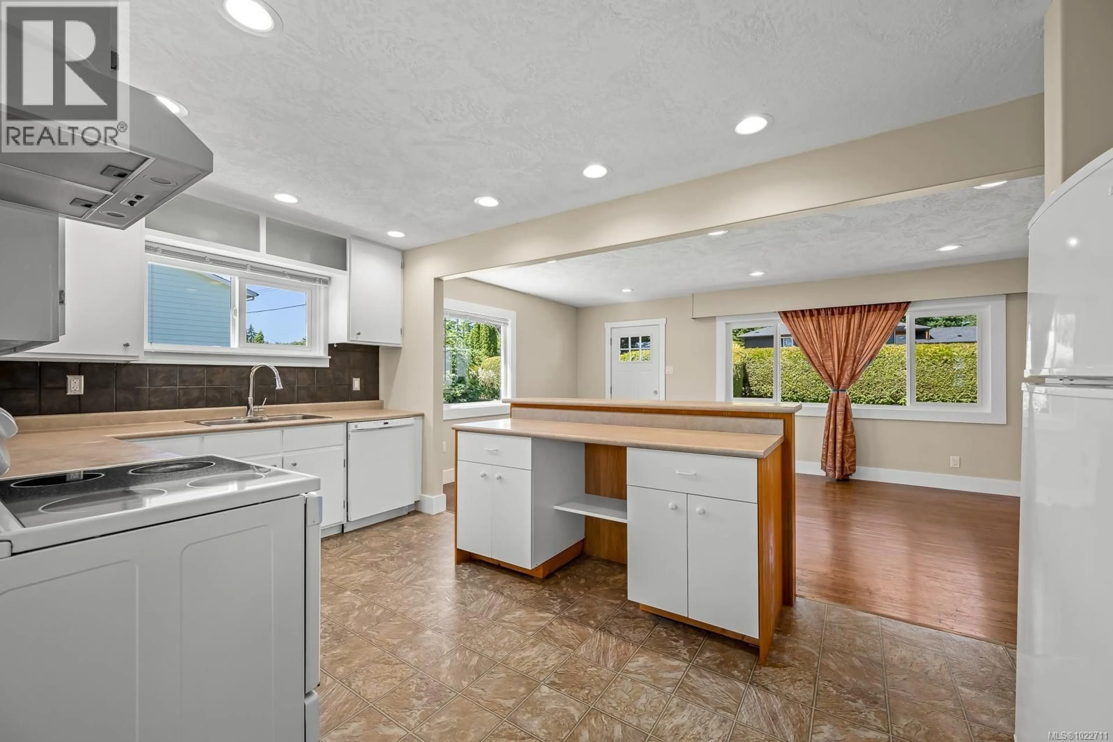 Open concept kitchen, ceramic/tile floor for 1825 ROBB AVENUE, Comox British Columbia V9M2C9