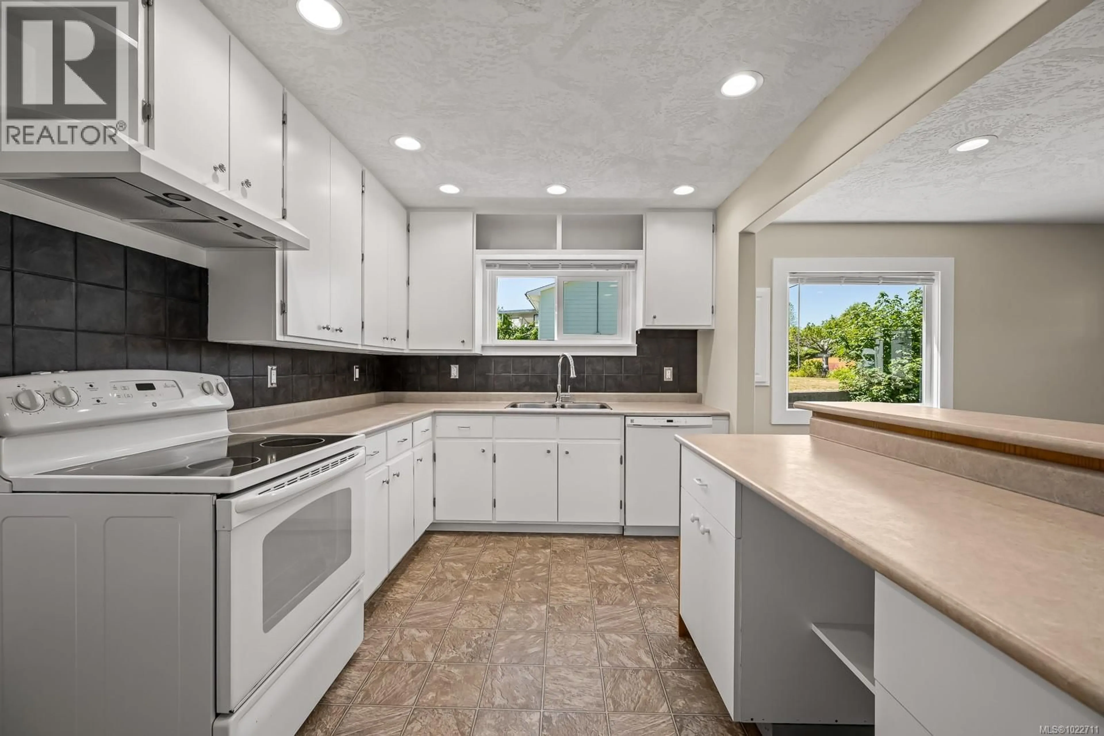 Unknown for 1825 ROBB AVENUE, Comox British Columbia V9M2C9