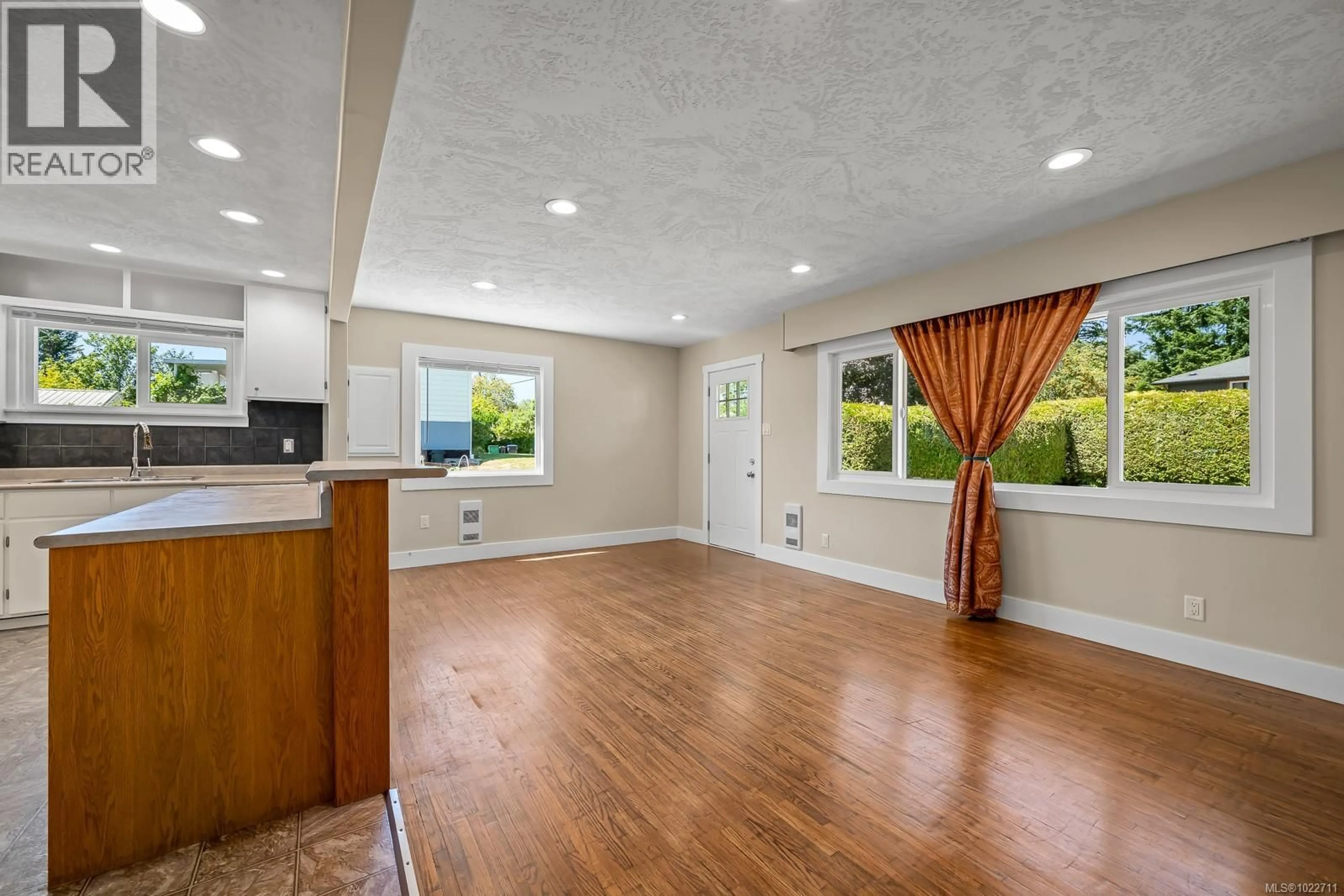 Open concept kitchen, unknown for 1825 ROBB AVENUE, Comox British Columbia V9M2C9