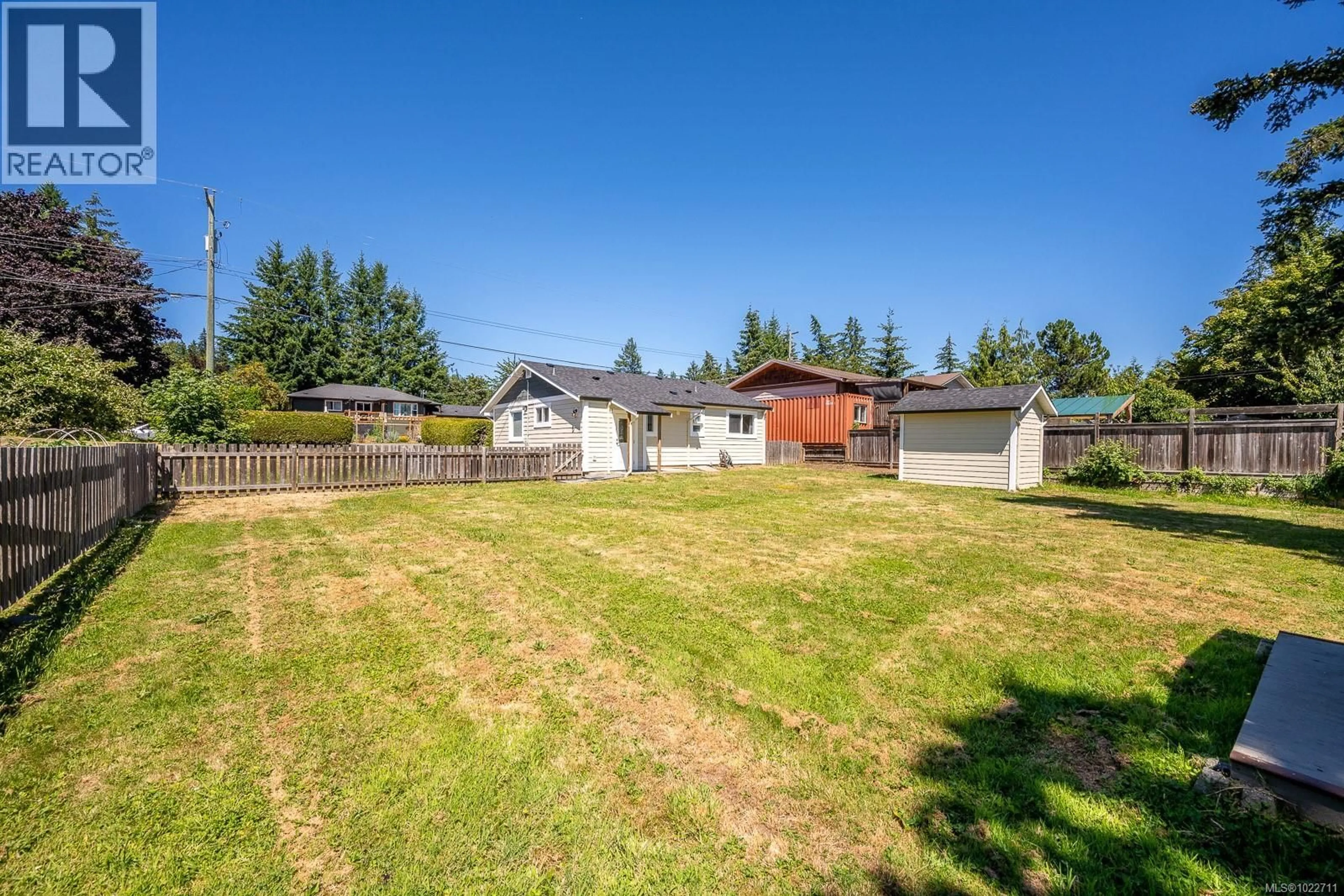 A pic from outside/outdoor area/front of a property/back of a property/a pic from drone, street for 1825 ROBB AVENUE, Comox British Columbia V9M2C9