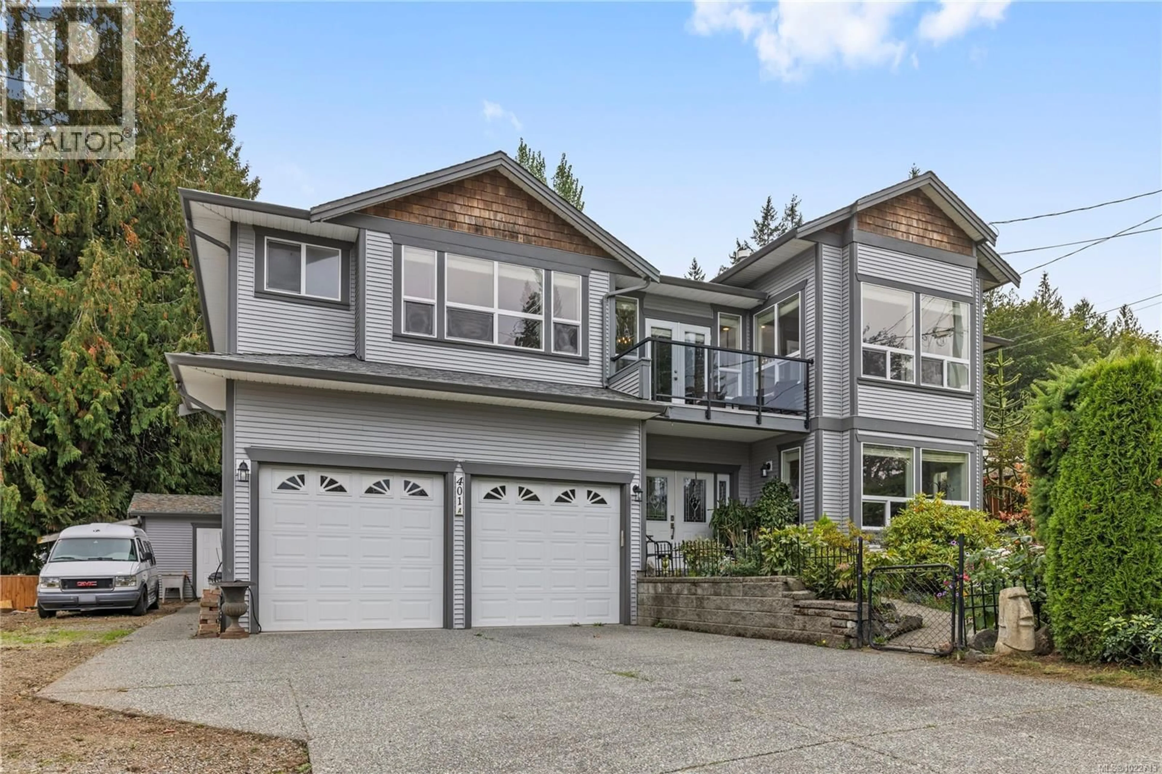 Home with vinyl exterior material, street for A - 401 NEVILLE STREET, Ladysmith British Columbia V9G1A3