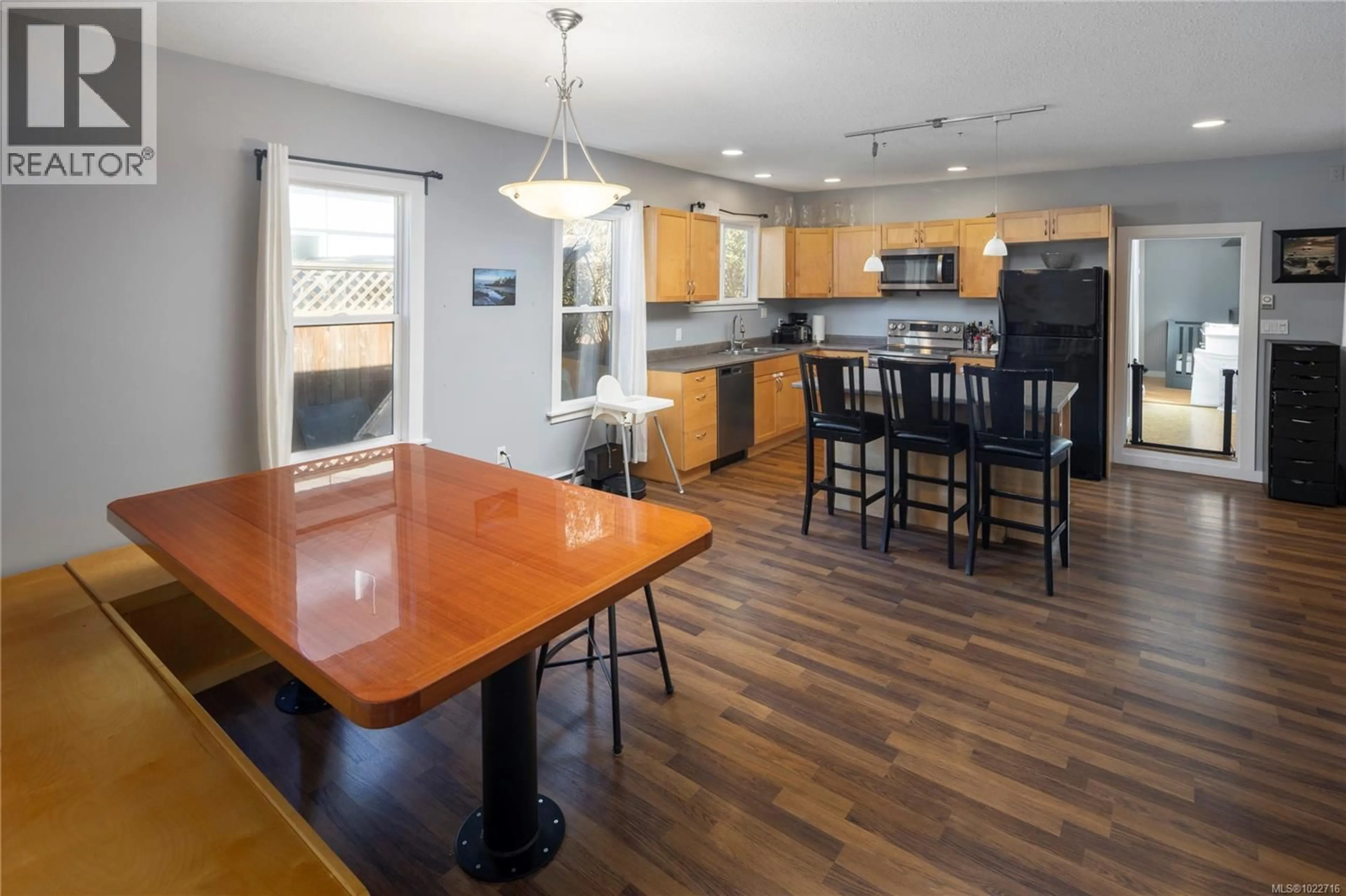 Open concept kitchen, wood/laminate floor for 948 MASON STREET, Victoria British Columbia V8T1A2