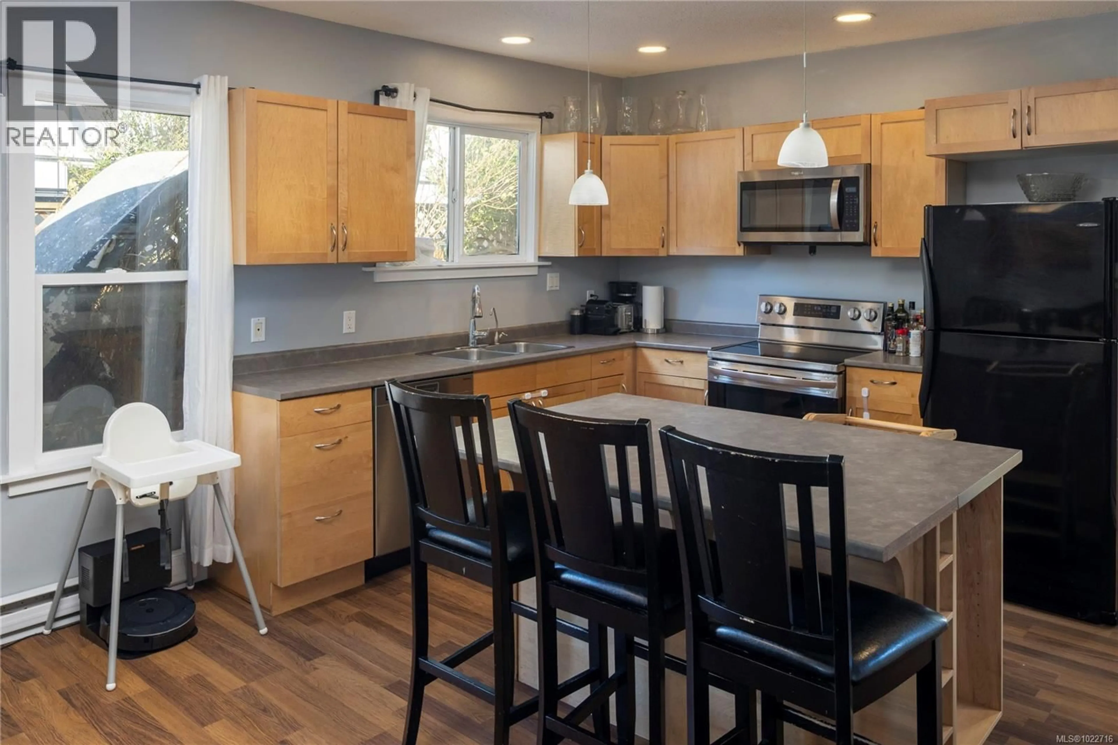 Open concept kitchen, unknown for 948 MASON STREET, Victoria British Columbia V8T1A2