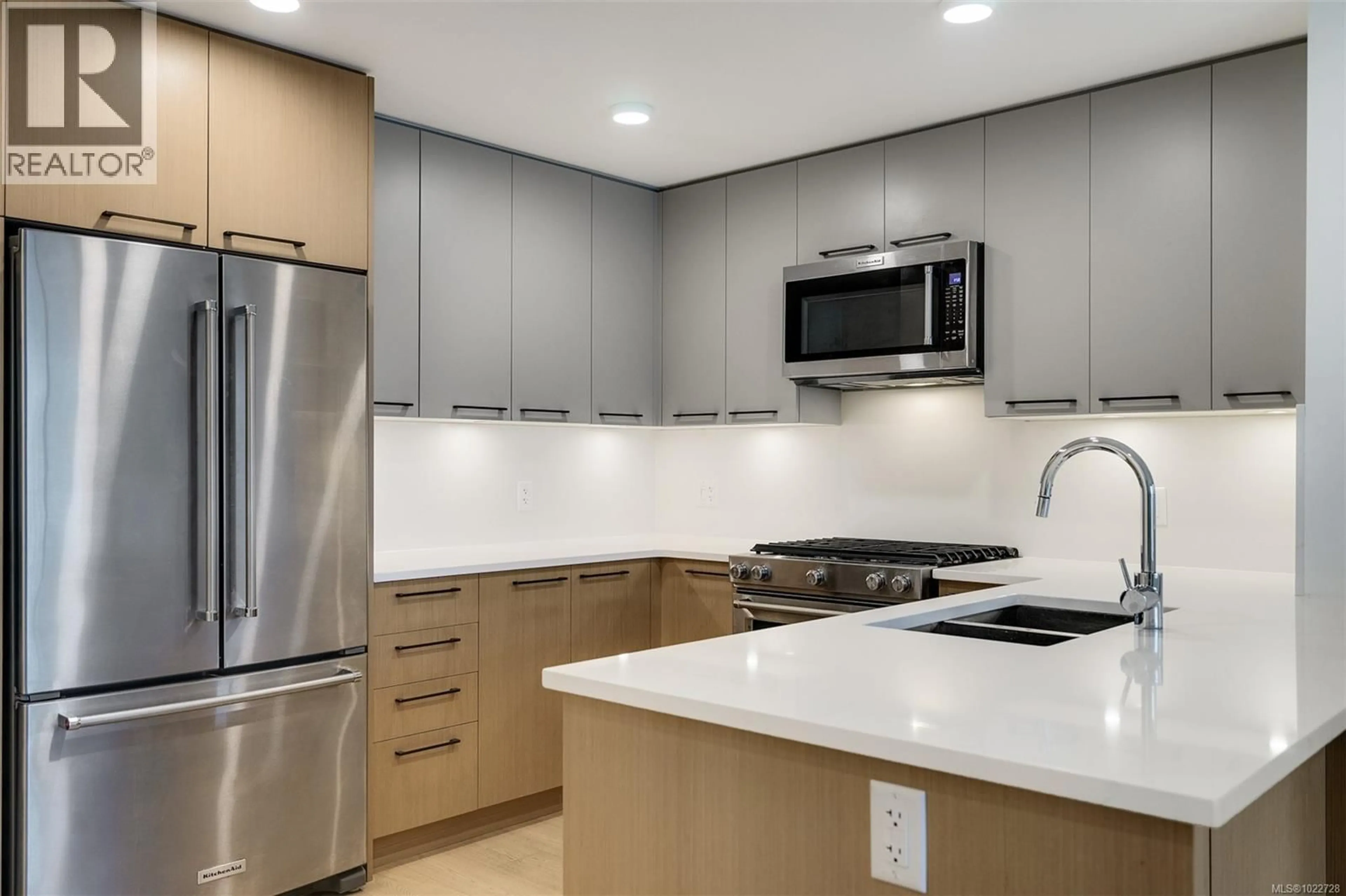 Contemporary kitchen, ceramic/tile floor for 302 - 9775 FOURTH STREET, Sidney British Columbia V8L2Z8