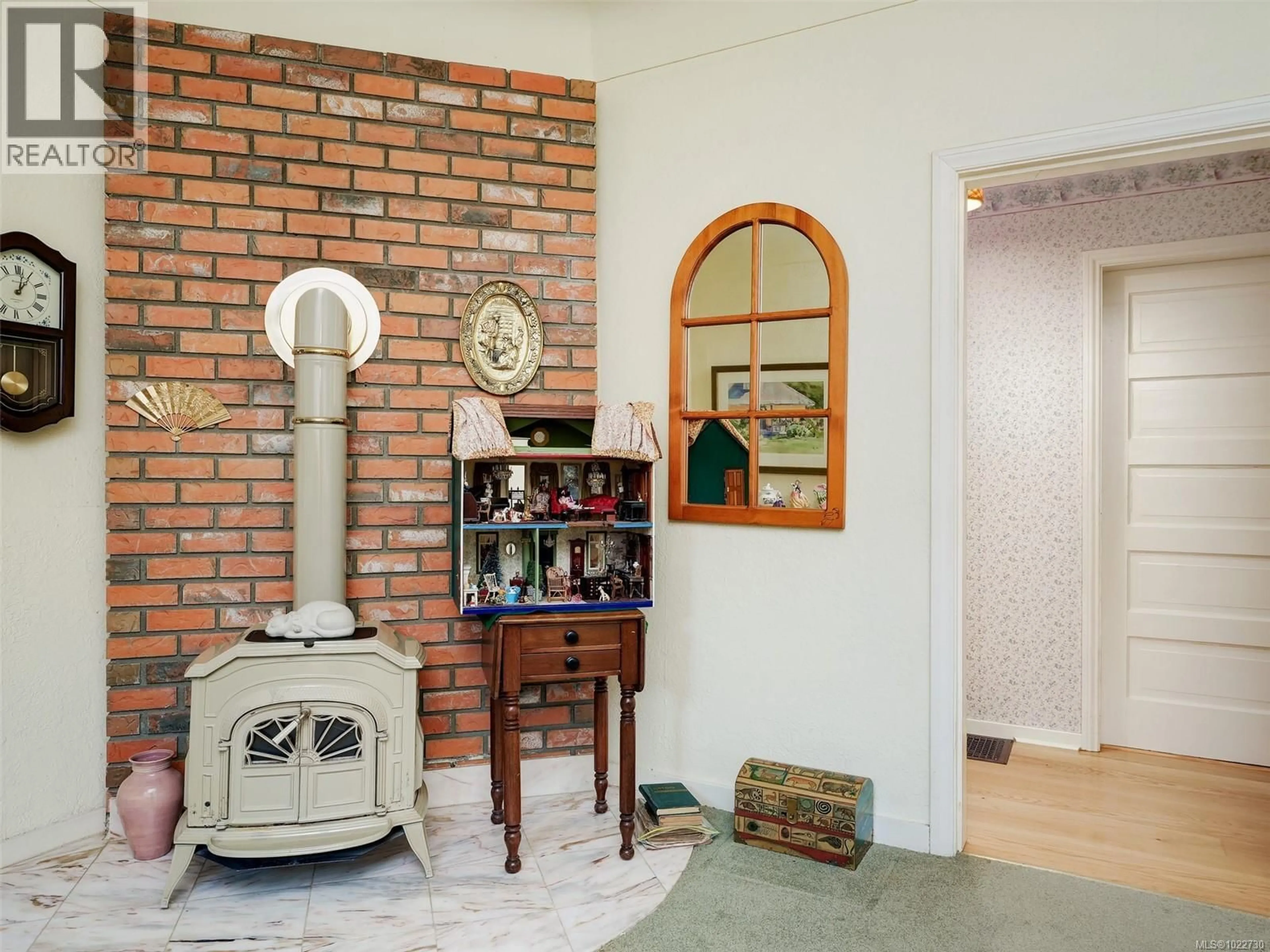 Unknown for 2072 CHAUCER STREET, Oak Bay British Columbia V8R1H7