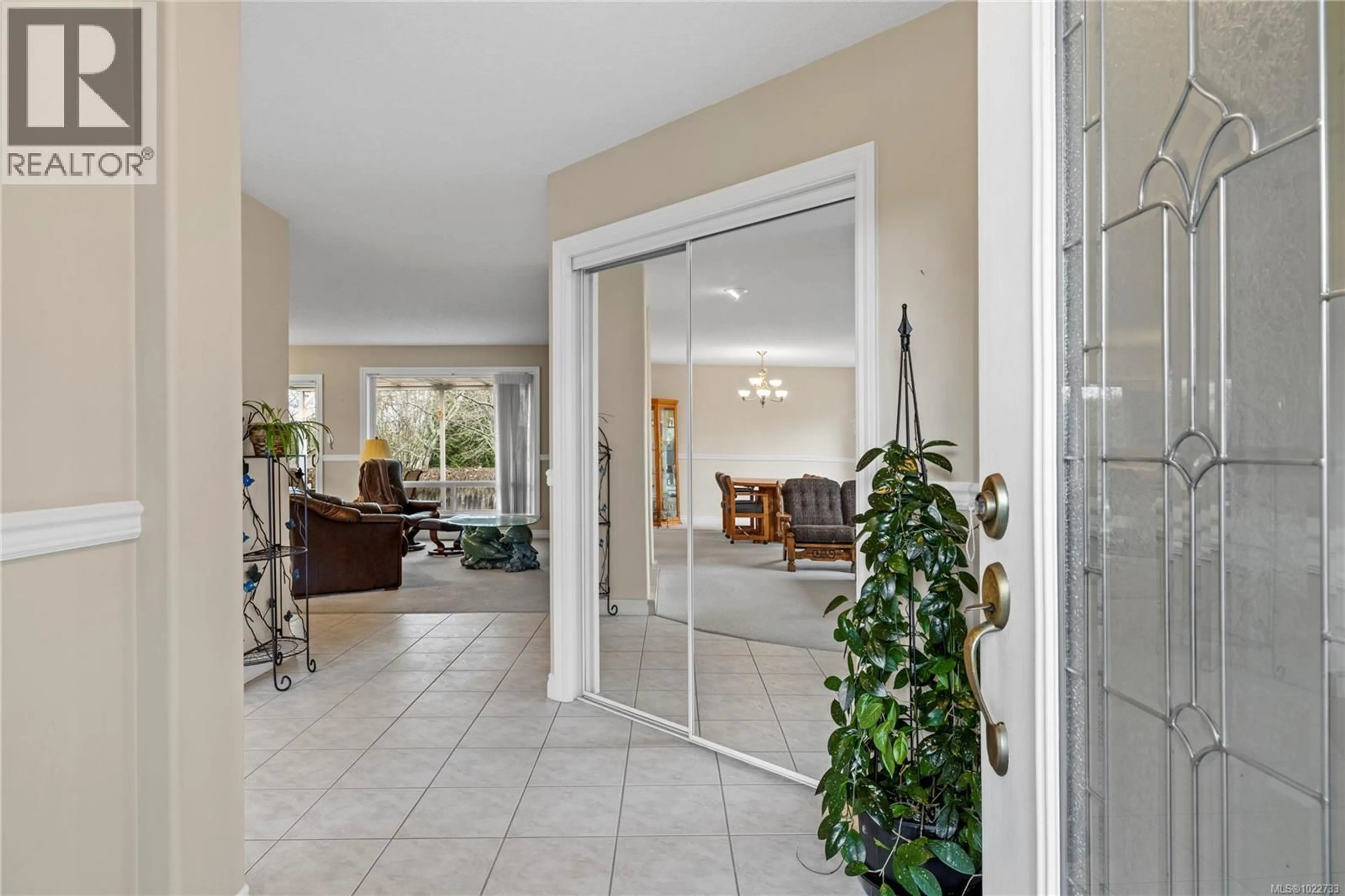 Indoor foyer for 117 DENMAN DRIVE, Qualicum Beach British Columbia V9K1R7